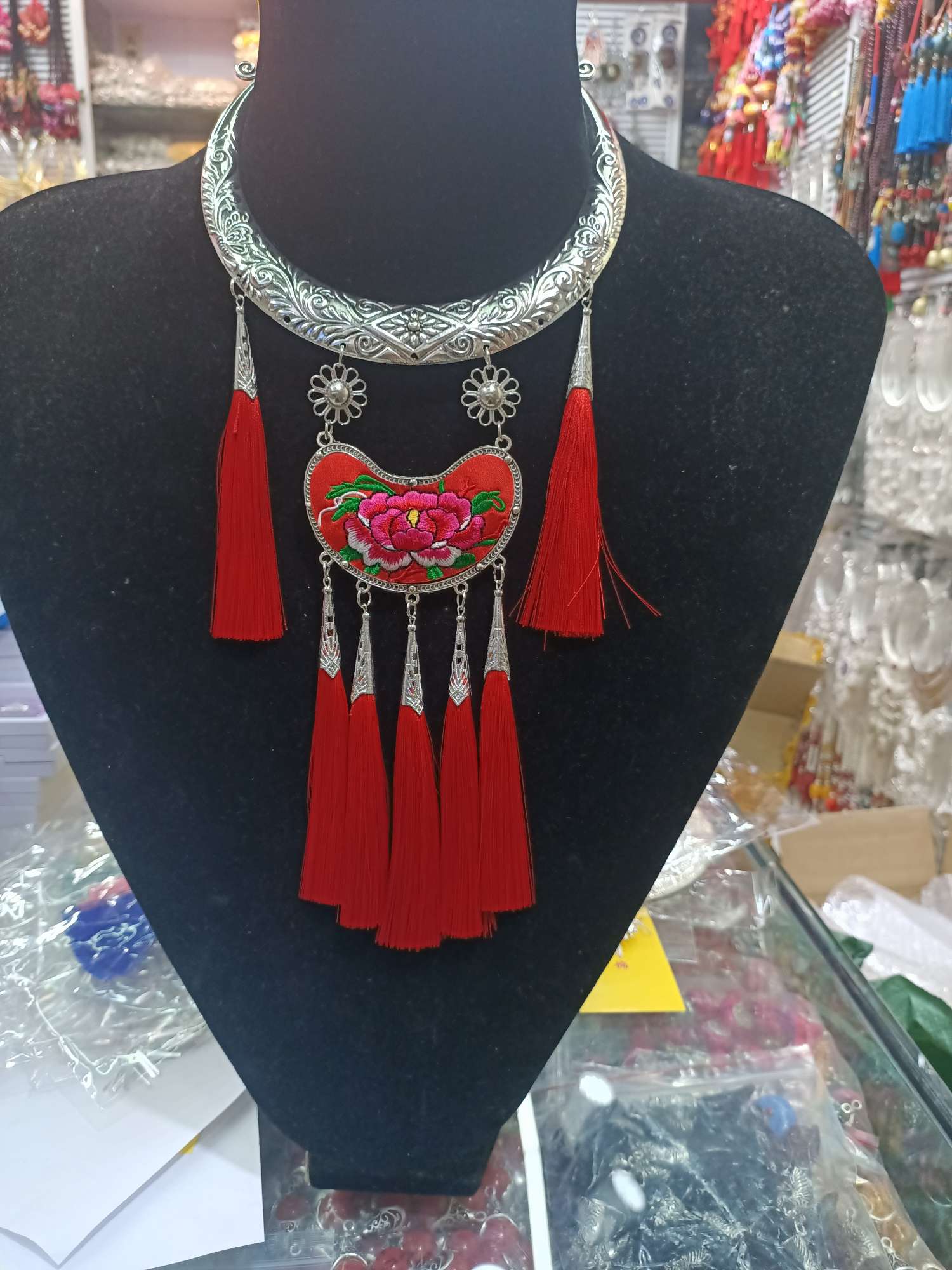 少数民族复古银饰红色流苏牡丹项链