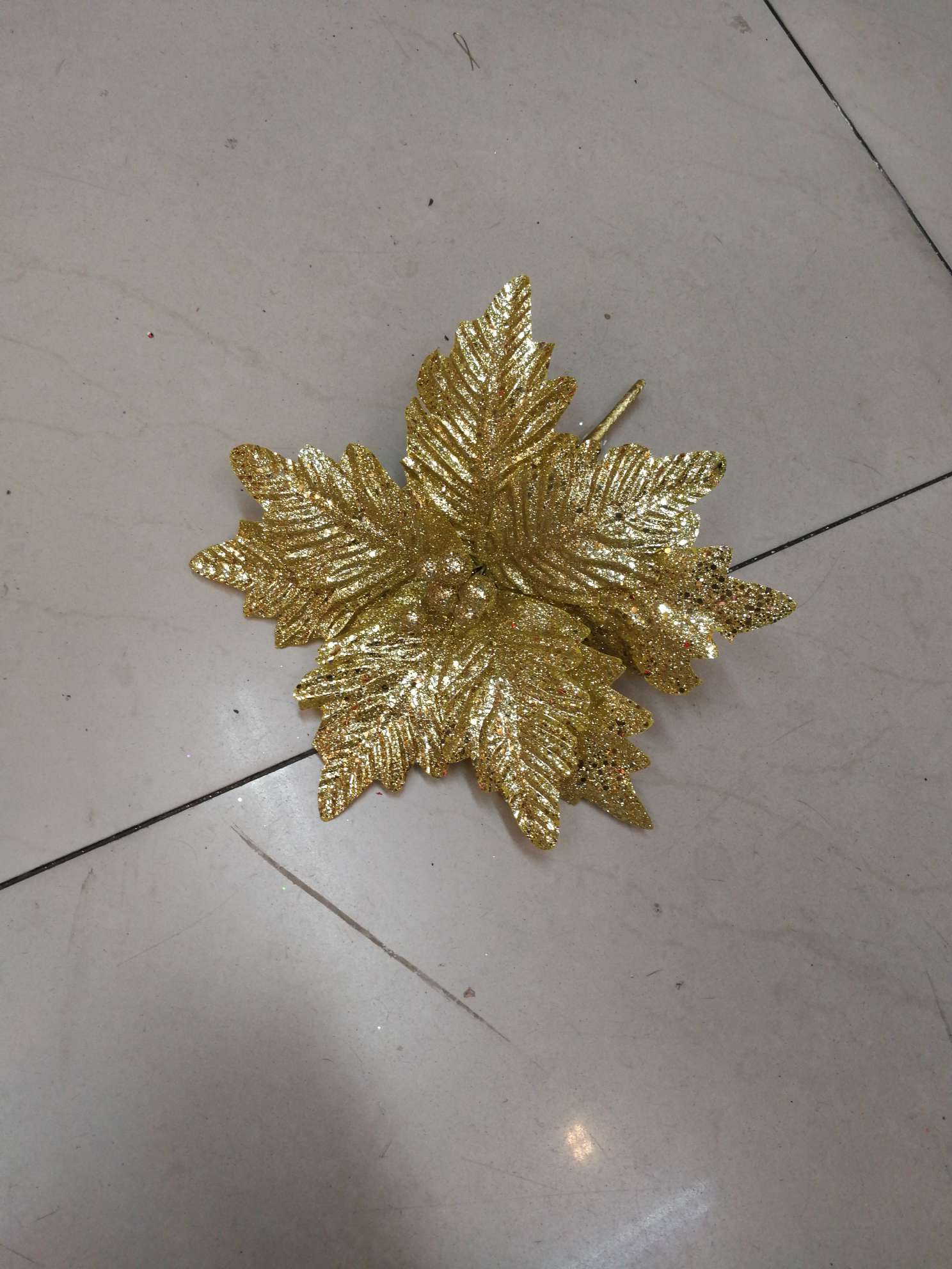 192 Christmas Flowers Christmas decorations Gold powder flowers Lily decorated branches Christmas tree plug-in atmosphere supplies artificial branches berries
