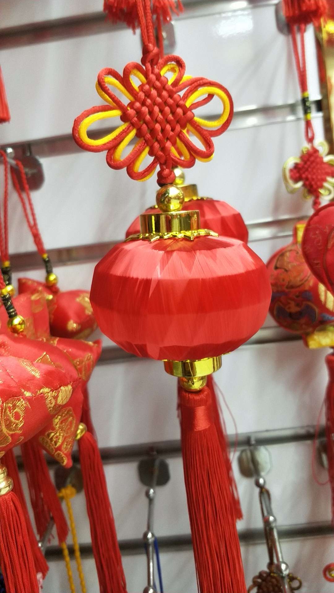 Factory direct sales of New Year and Spring Festival decorated car interior lanterns with silk luster, 7.5cm details Picture