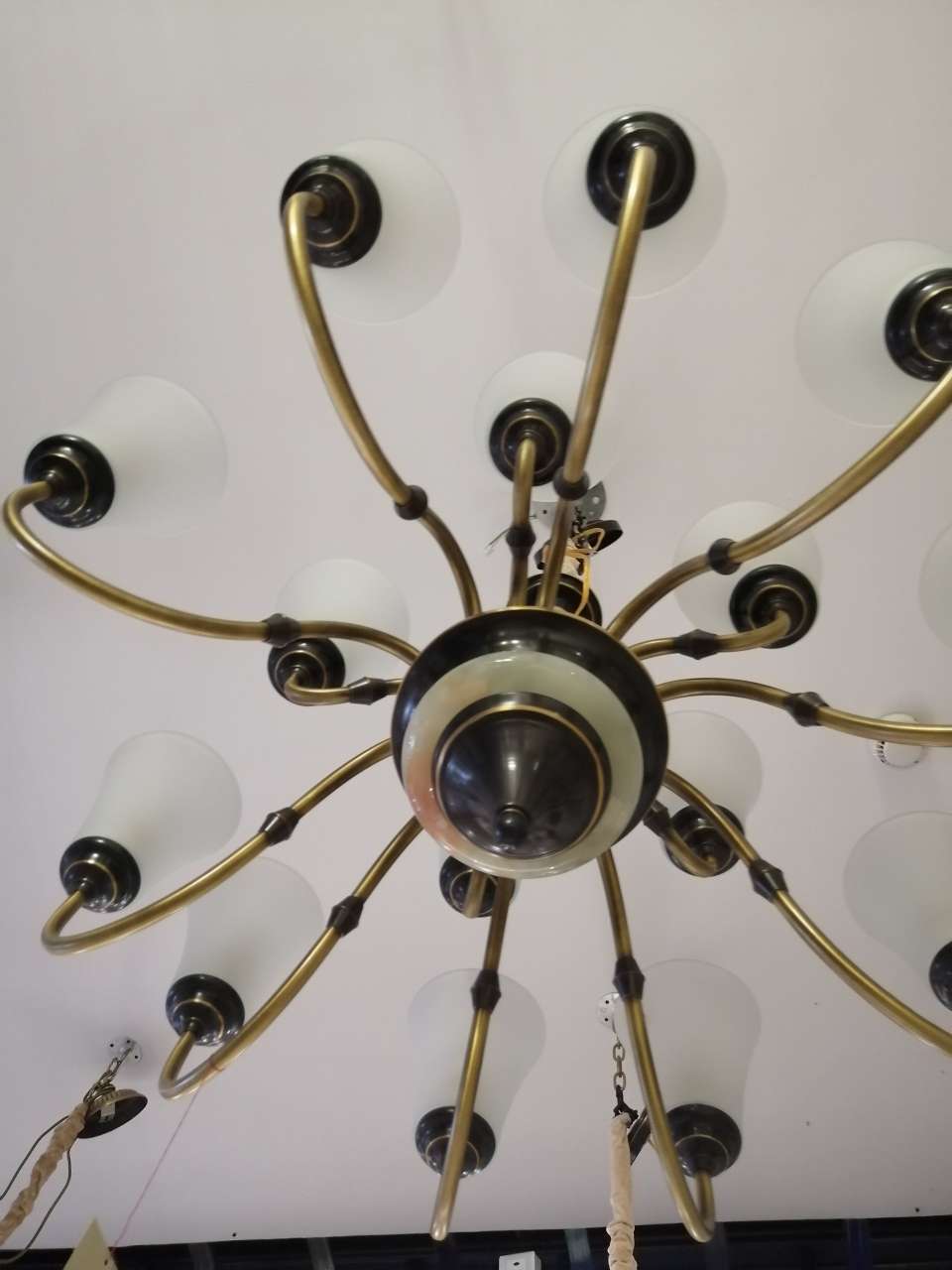 اختيار الثريا ذات الجودة العالية في القصر الأوروبي Specification image