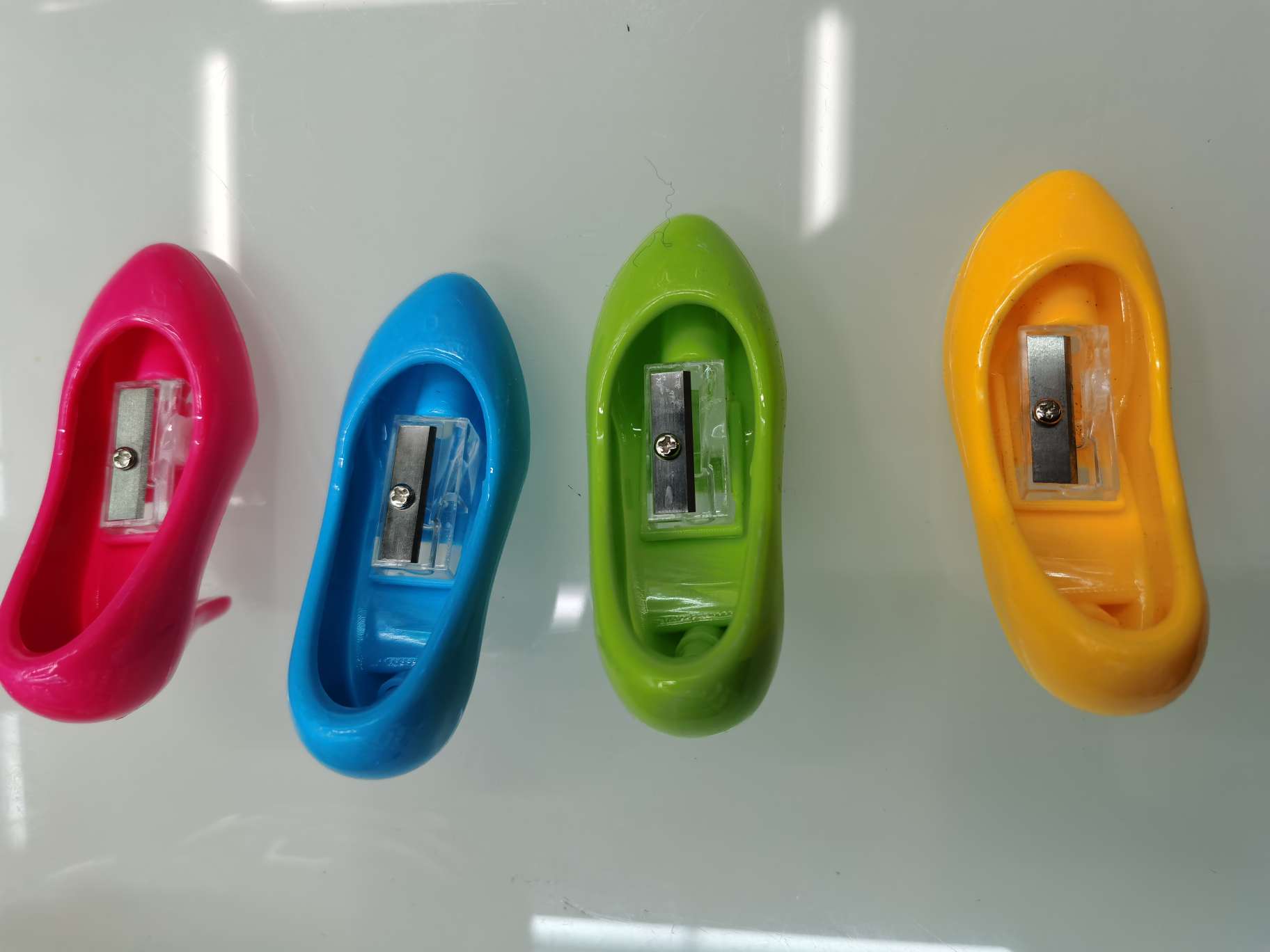 Creative single-hole pencil sharpener, cartoon pencil sharpener, gyroscope pencil sharpener, student stationery gift, color mix undefined