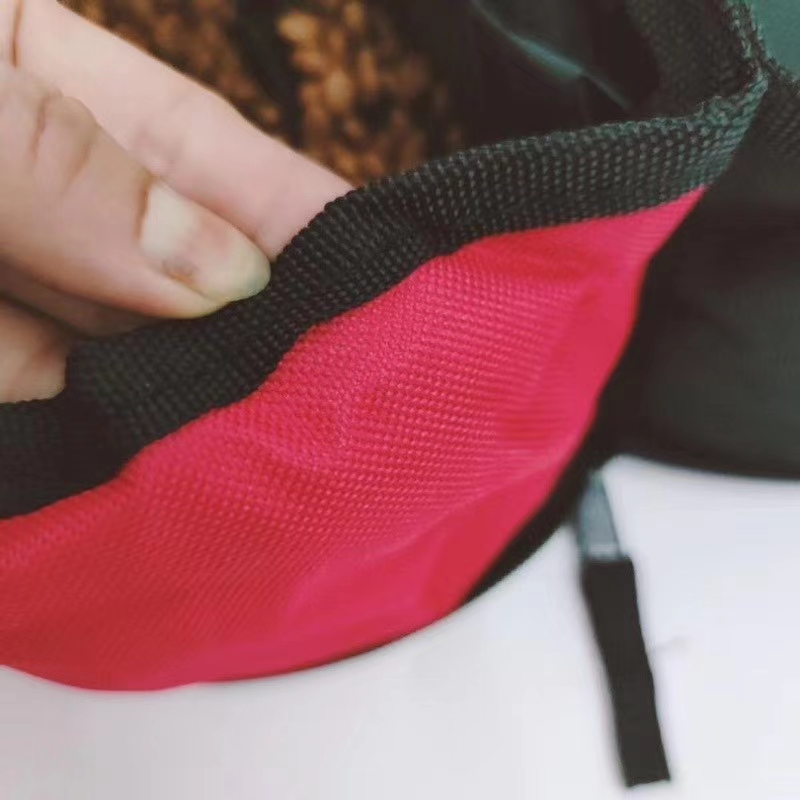 Oxford cloth folding double dog bowl out portable dog bowl, good quality!
Go out, travel, etc...
Let the baby is not afraid to eat and drink undefined