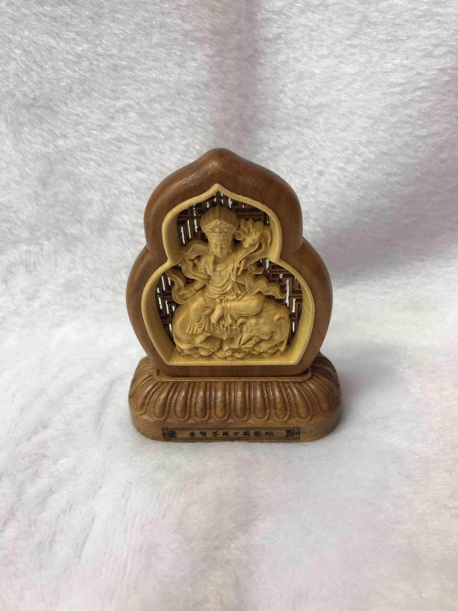 Two-color wooden car ornaments undefined