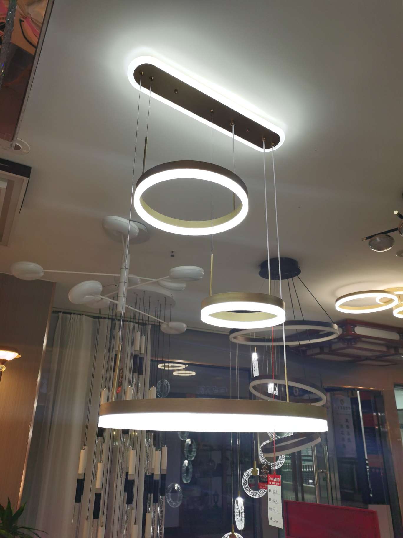 Modern chandeliers, table chandeliers, round chandeliers, and lighting fixtures for rooms, dining rooms, and living rooms are sold directly by the manufacturer Application Scenario