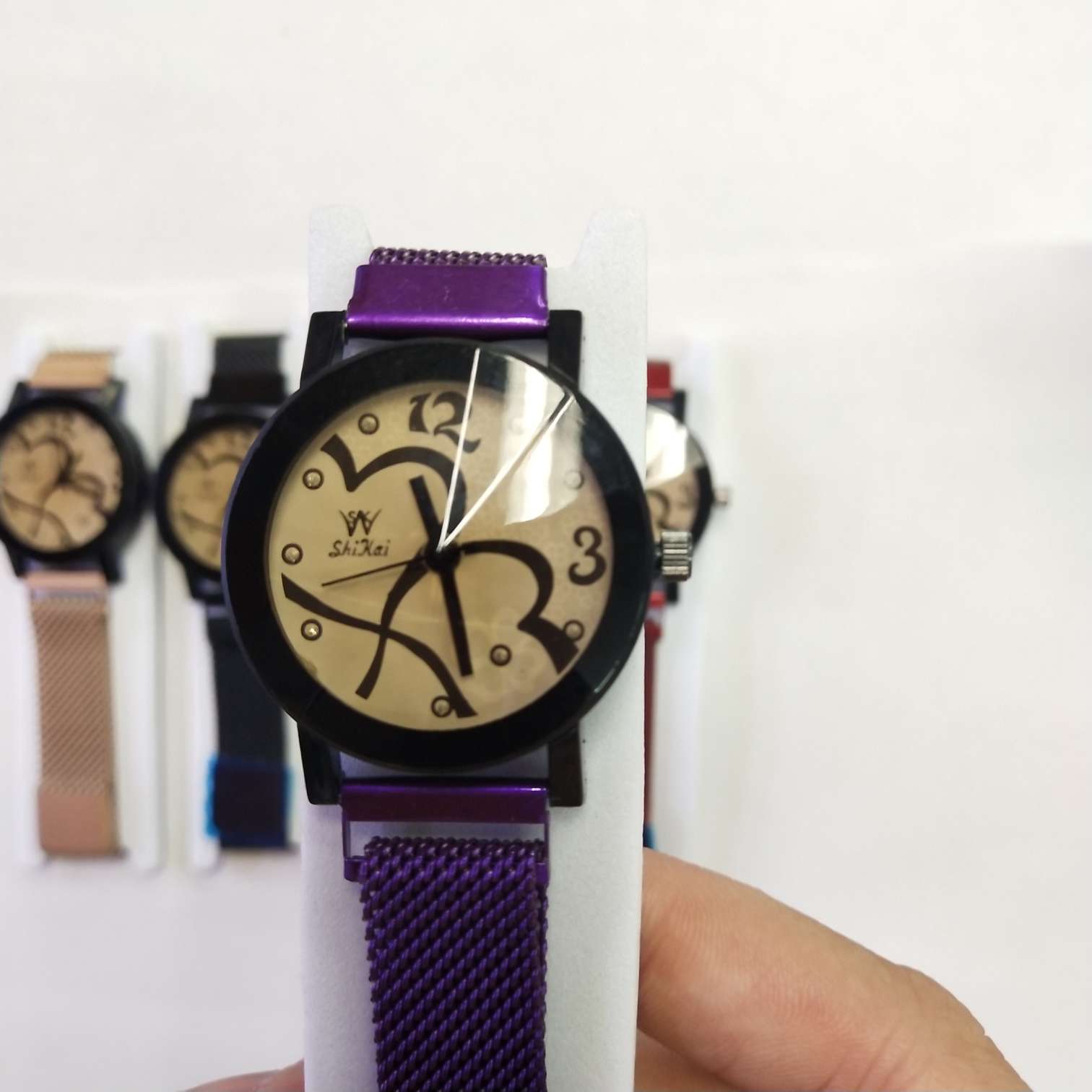 Premium four-color series fashionable magnetic watch for ladies details Picture