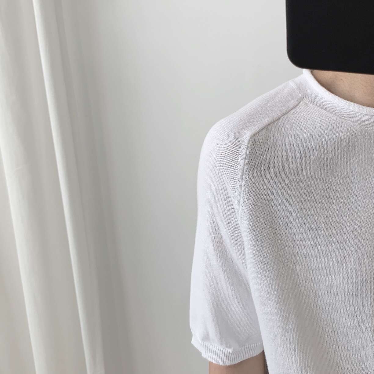 Two-color thin knitted short-sleeved T-shirts of "A Cha" and "A Gu" are breathable, soft and comfortable couple tops for men in summer details Picture