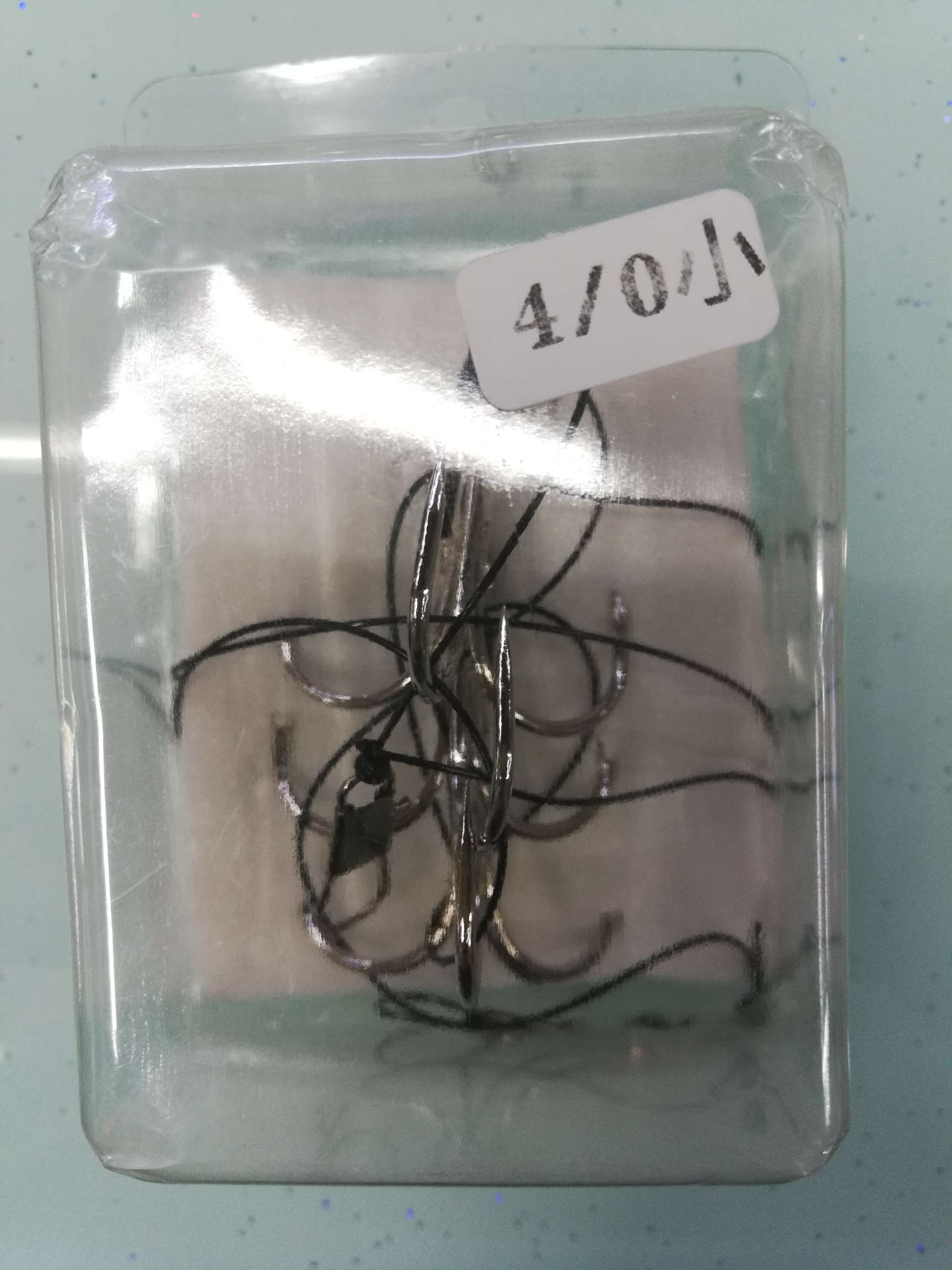 Boxed With Three Anchor Hooks Small 4/0