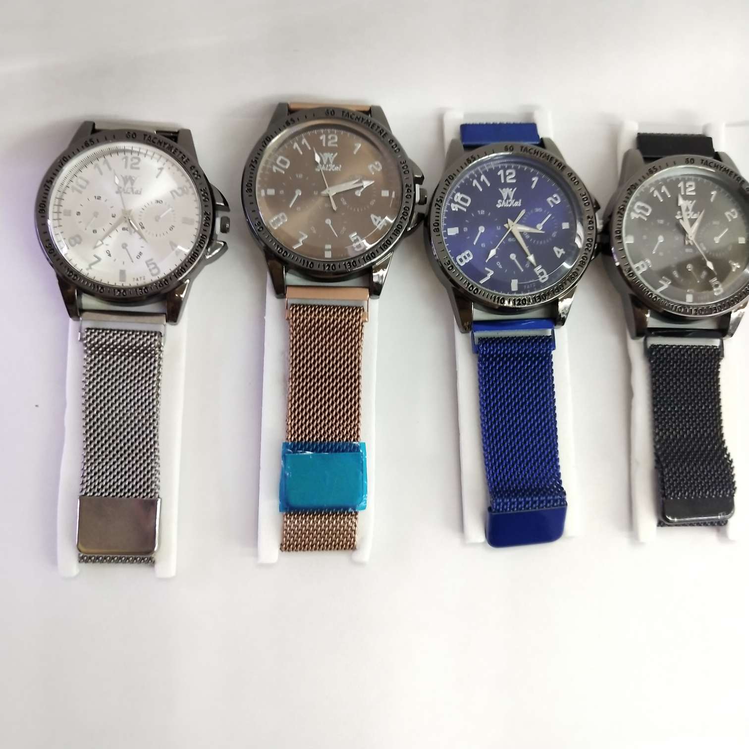 Premium fashionable magnetic adult watch in four colors
