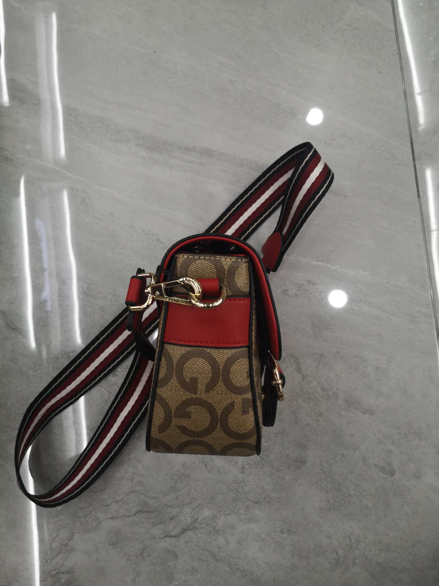 حرف جي كبير details Picture