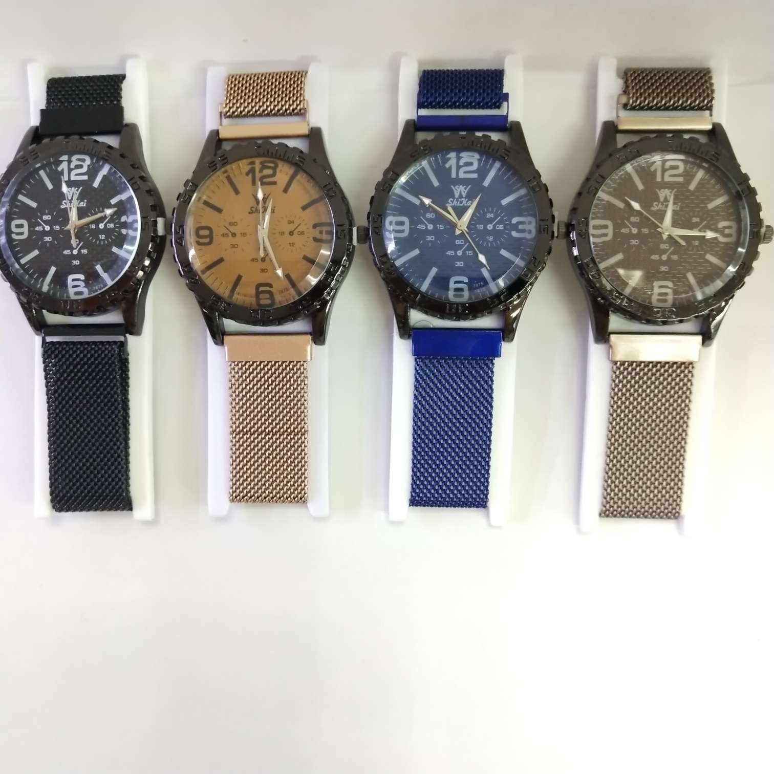 时尚大气磁铁表四色成人手表金属表