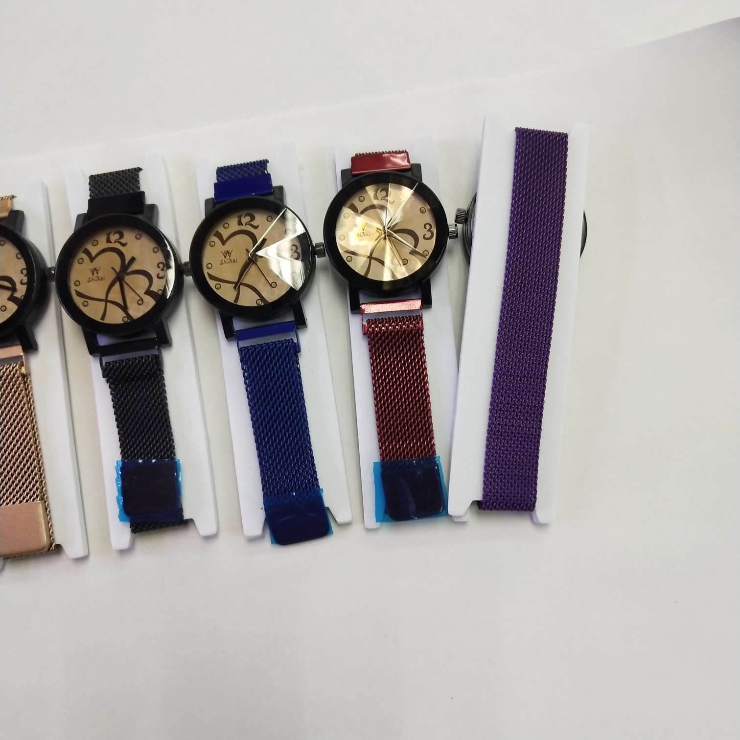 Premium four-color series fashionable magnetic watch for ladies Specification image