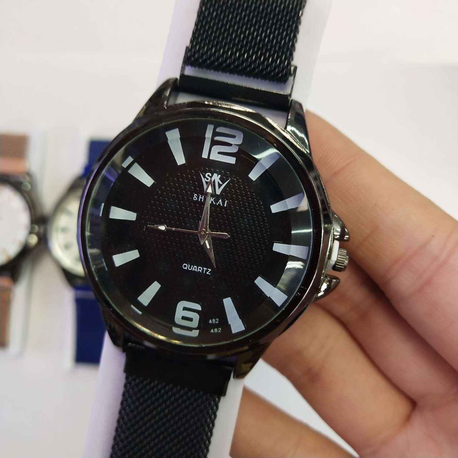 Four-color high-end fashionable large dial magnetic watch for adults details Picture