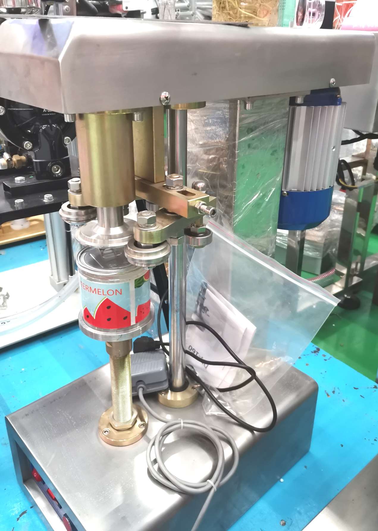 Hengkai Packaging Machinery's electric can sealer is of high quality and operates with integrity details Picture