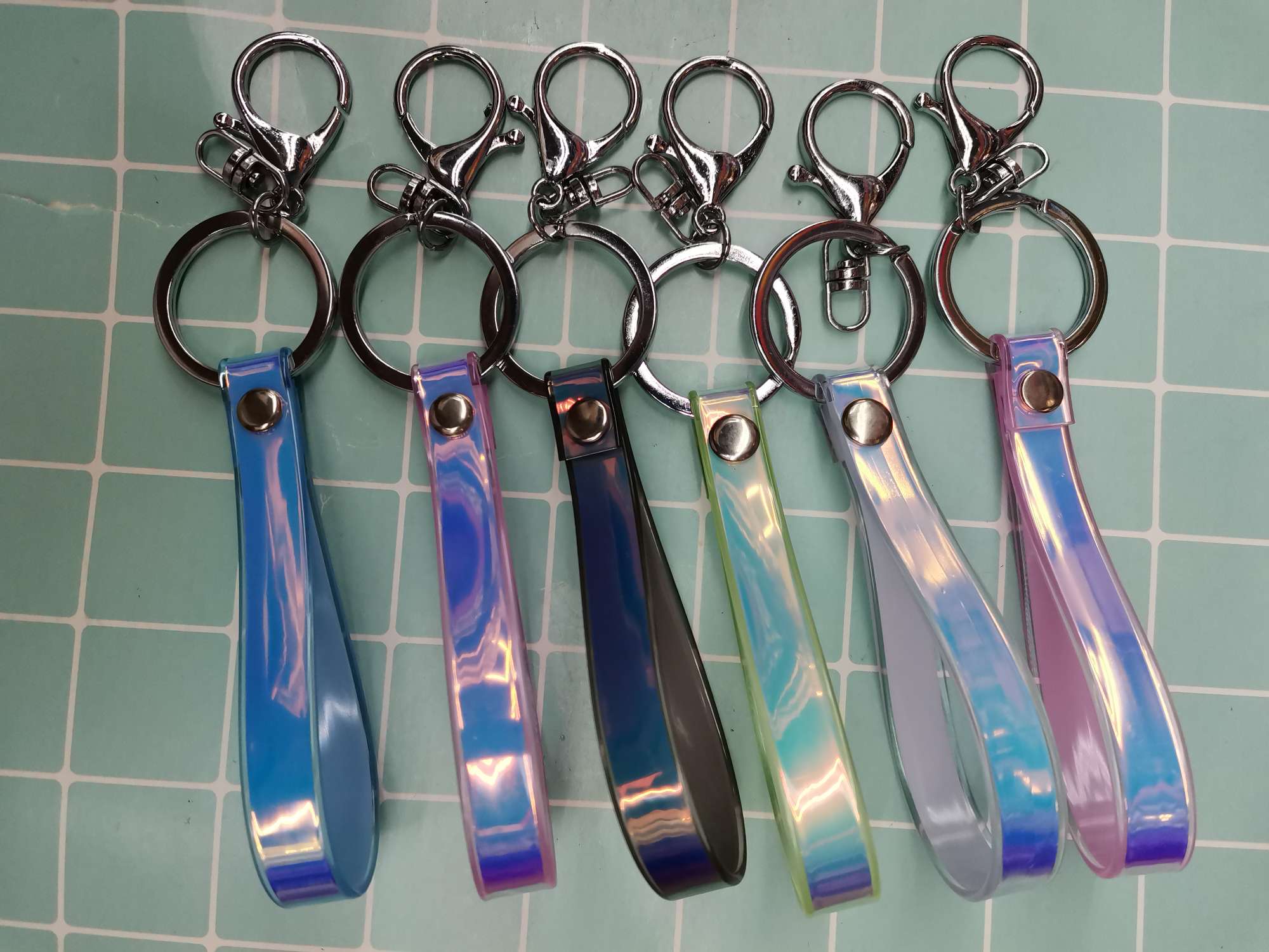 创意PVC炫彩皮绳钥匙扣光亮软胶皮绳无叻8字三件套皮包挂件饰品配件