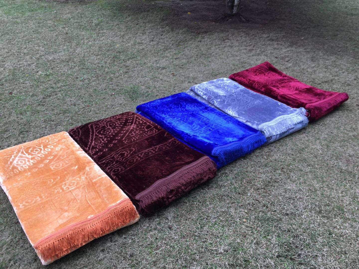 Solid color embossed carpet for bedding, direct sales from the best-selling manufacturer Item Picture