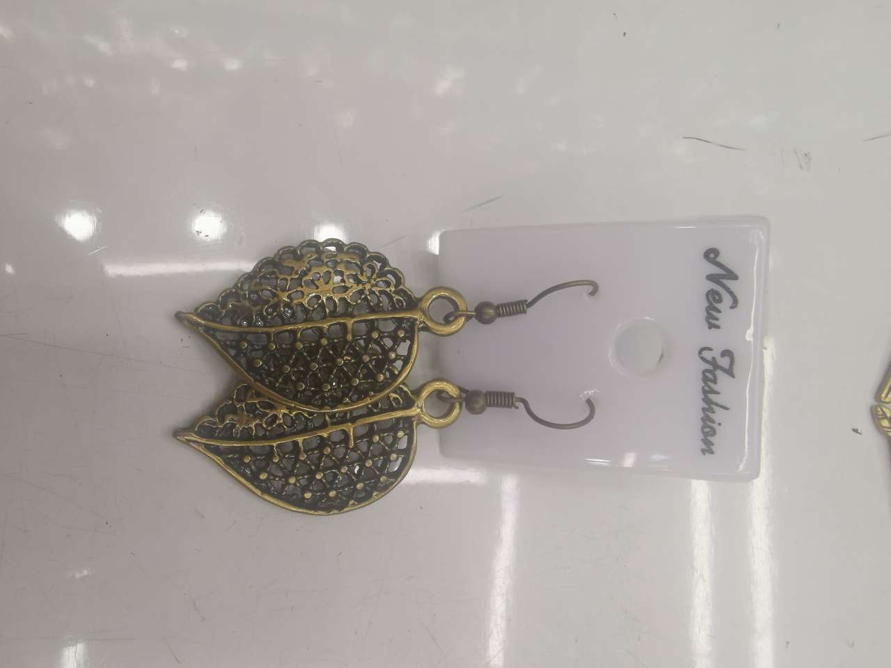 The leaves of earrings thumbnail