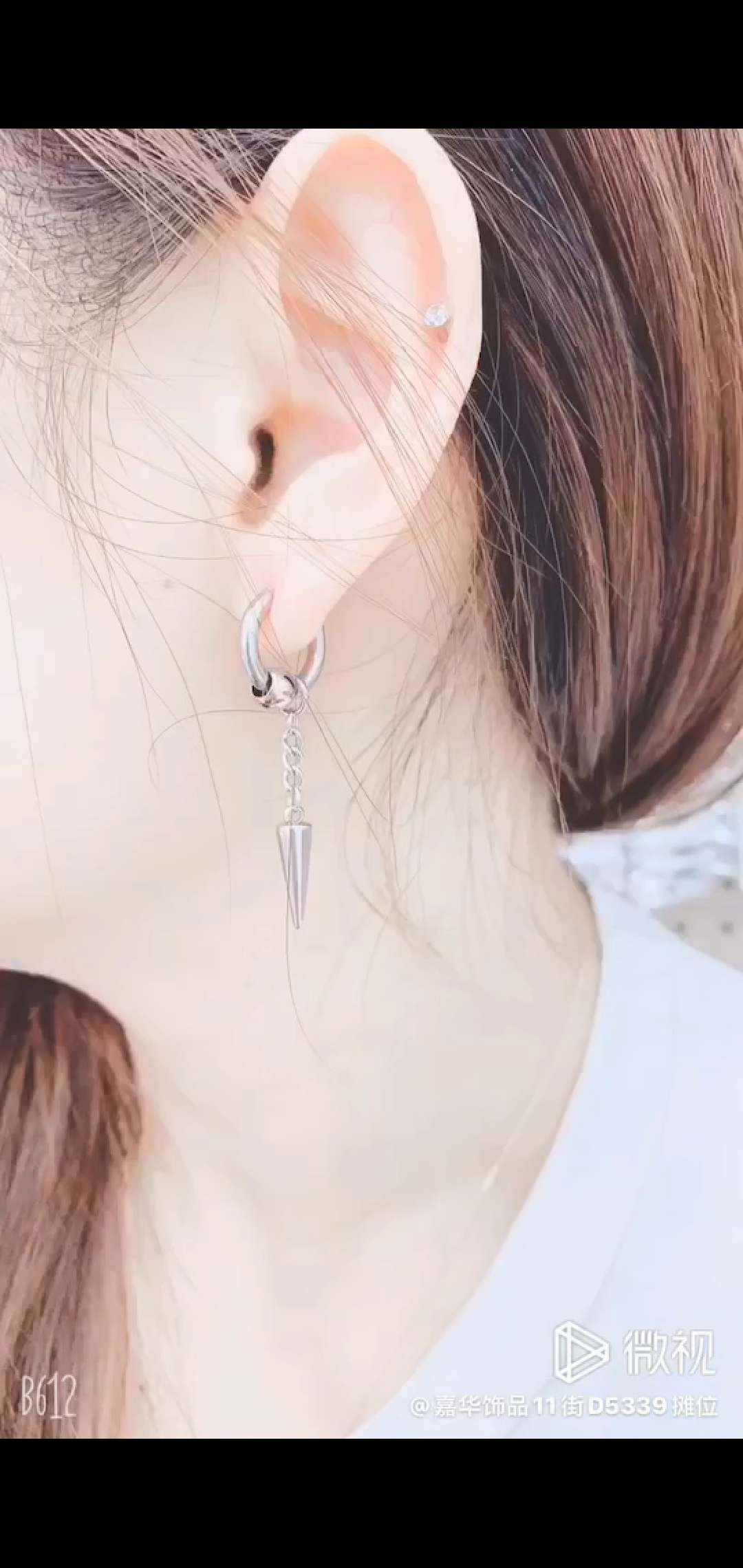 Men's earrings details Picture