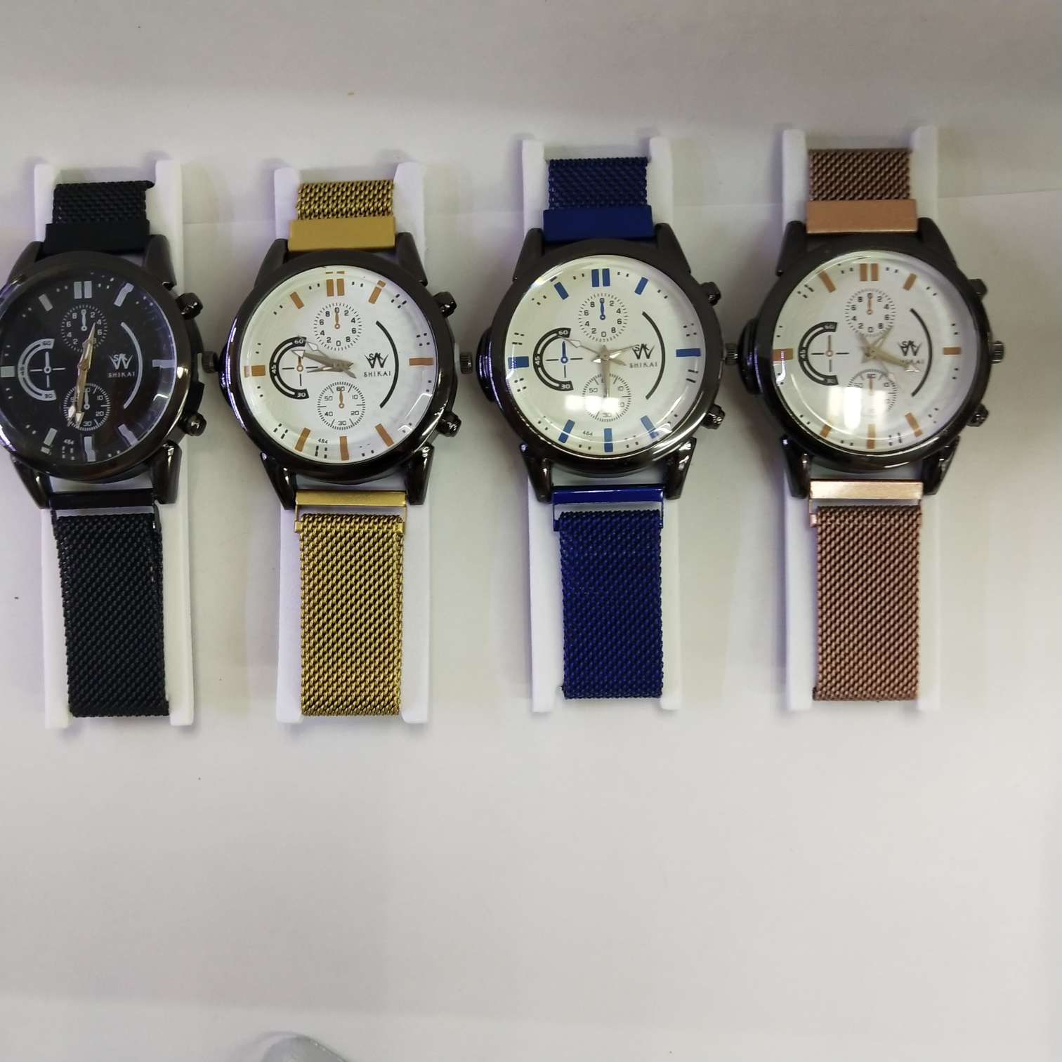 Four-color simple, elegant, high-quality and fashionable magnetic watch for adults