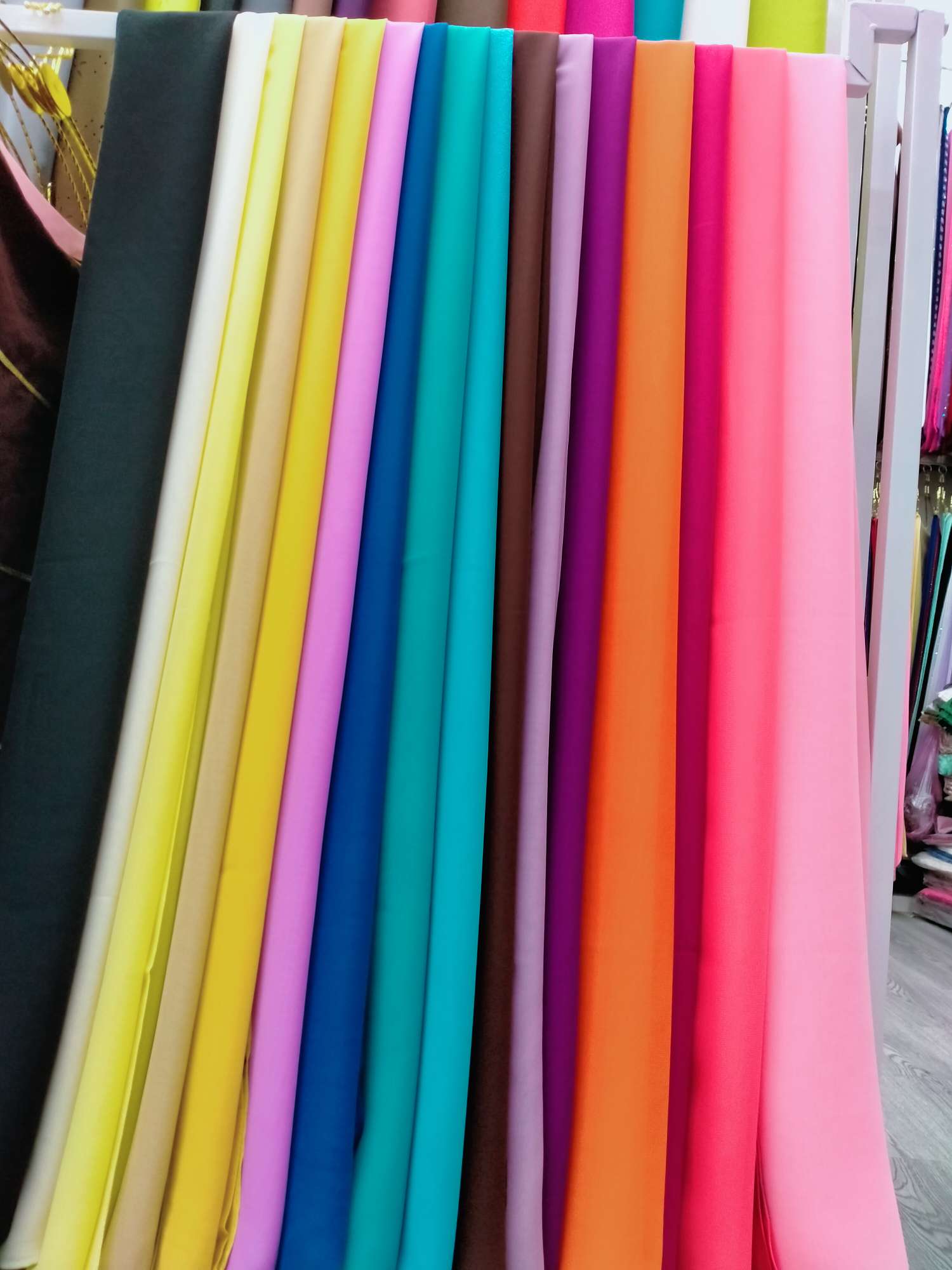 2020 Muslim headscarf chiffon plain long scarves sold directly by manufacturers are optional leisure fashion scarves Application Scenario