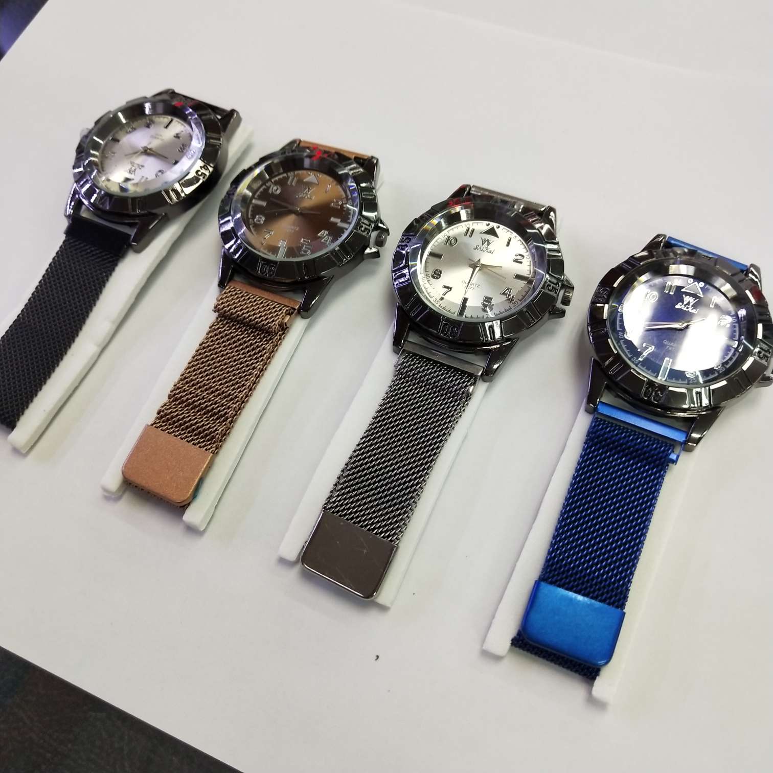Fashionable multi-color adult watches details Picture