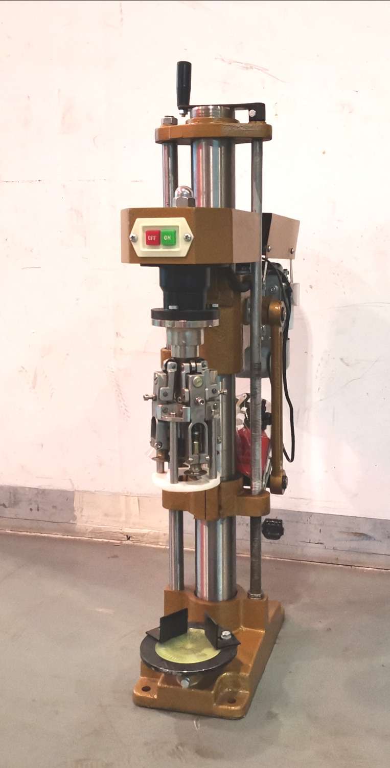 Hengkai Packaging Machinery offers high-quality wine sealing machines at low prices and operates with integrity details Picture