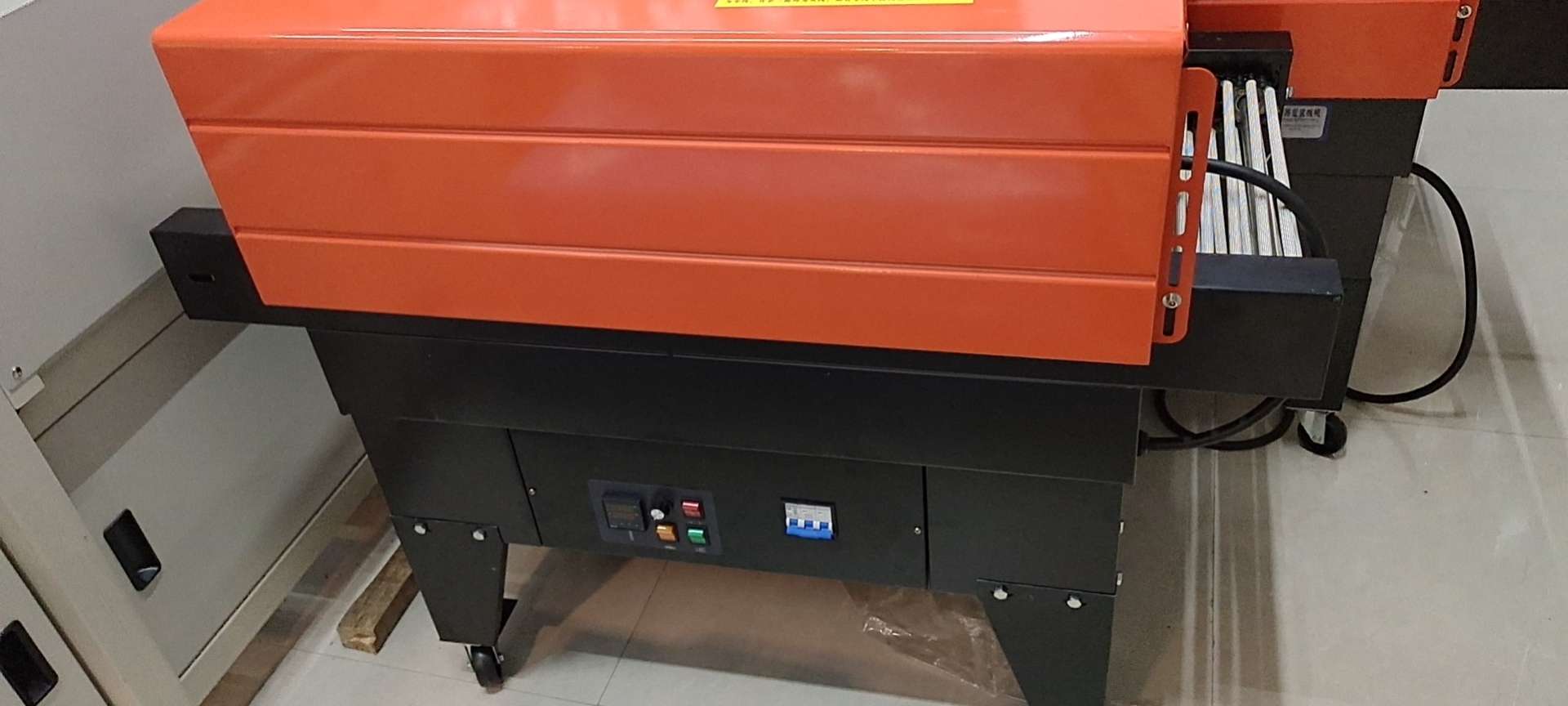 4525 jet shrink machine Guangxing Packaging Machinery offers high-quality products at low prices and operates with integrity