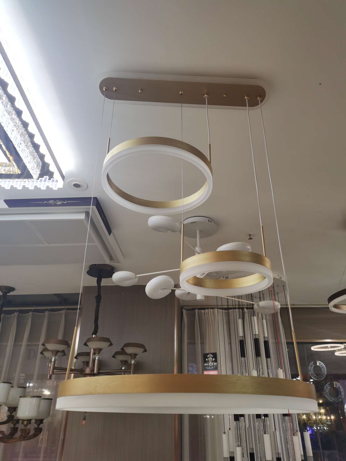 现代吊灯餐吊灯圆形吊灯房间餐厅客厅用灯具厂家直销