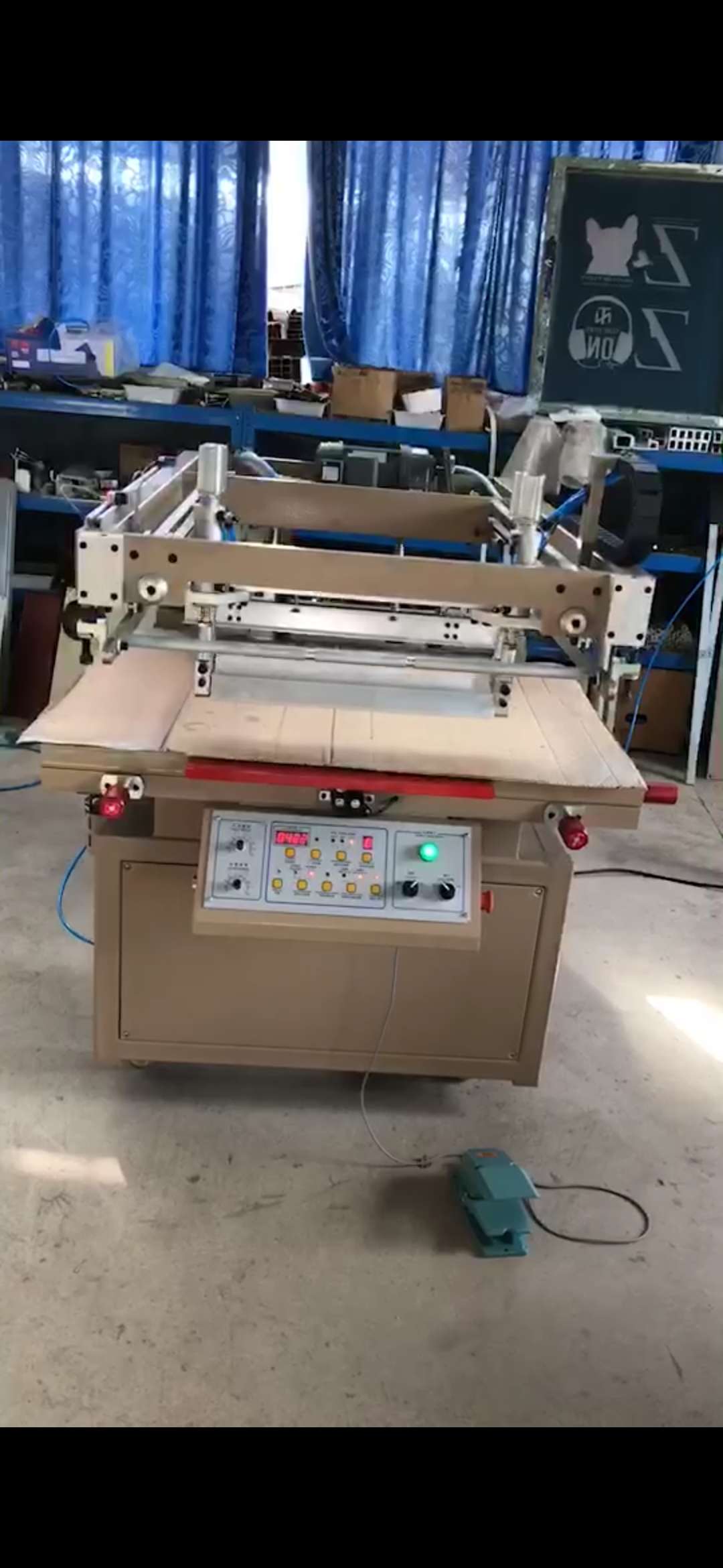 Horizontal scraper screen printing machine details Picture