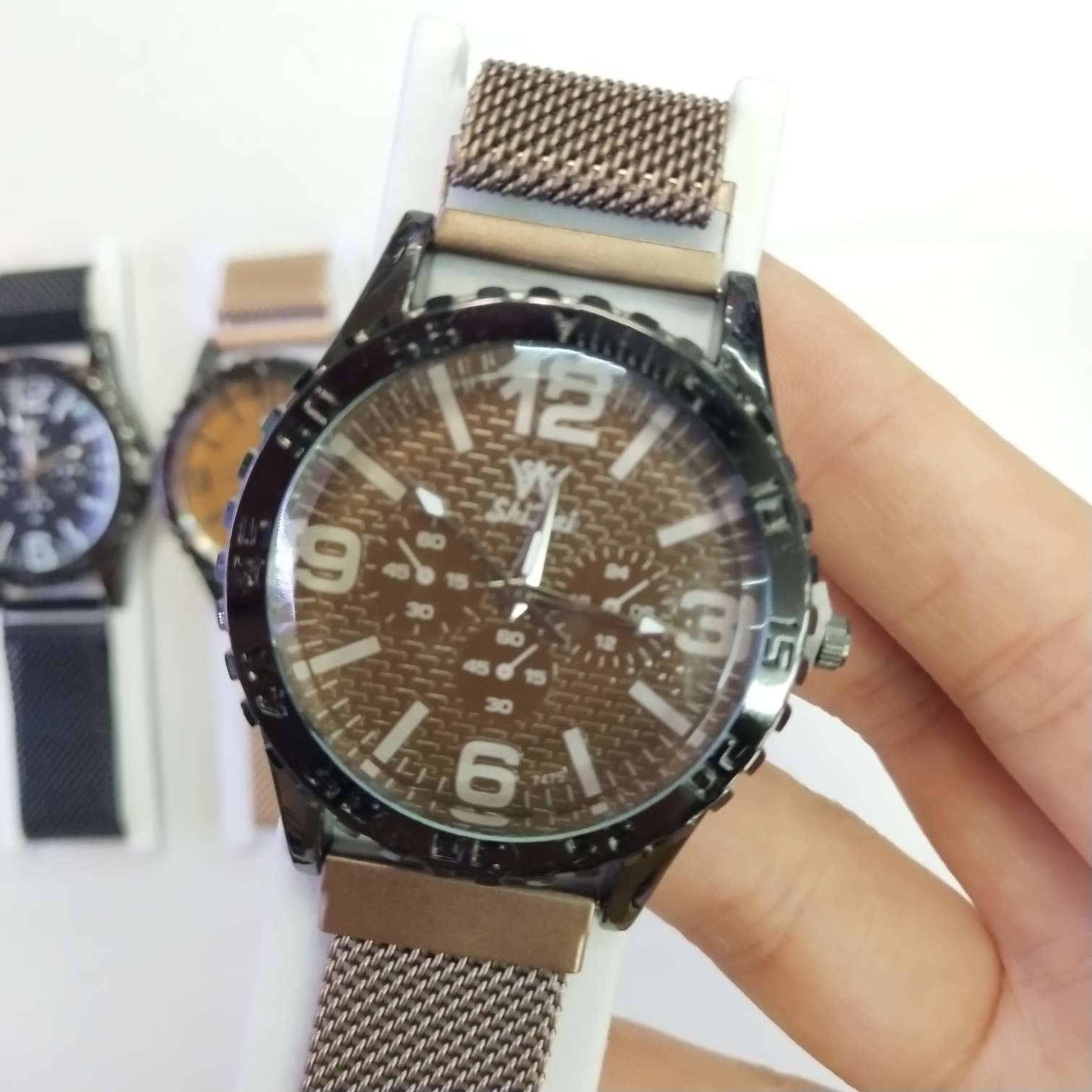 时尚大气磁铁表四色成人手表金属表产品图