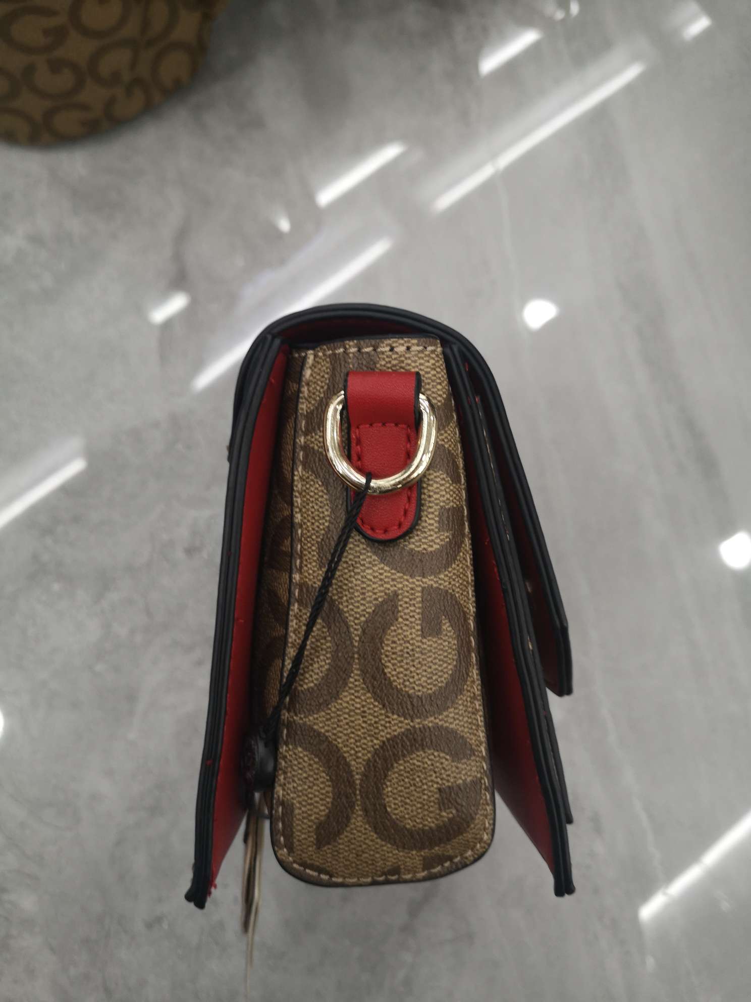 حرف جي كبير details Picture