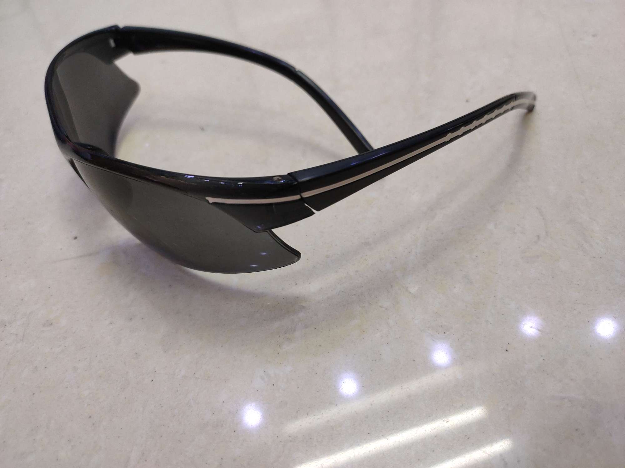 812105护目镜产品图