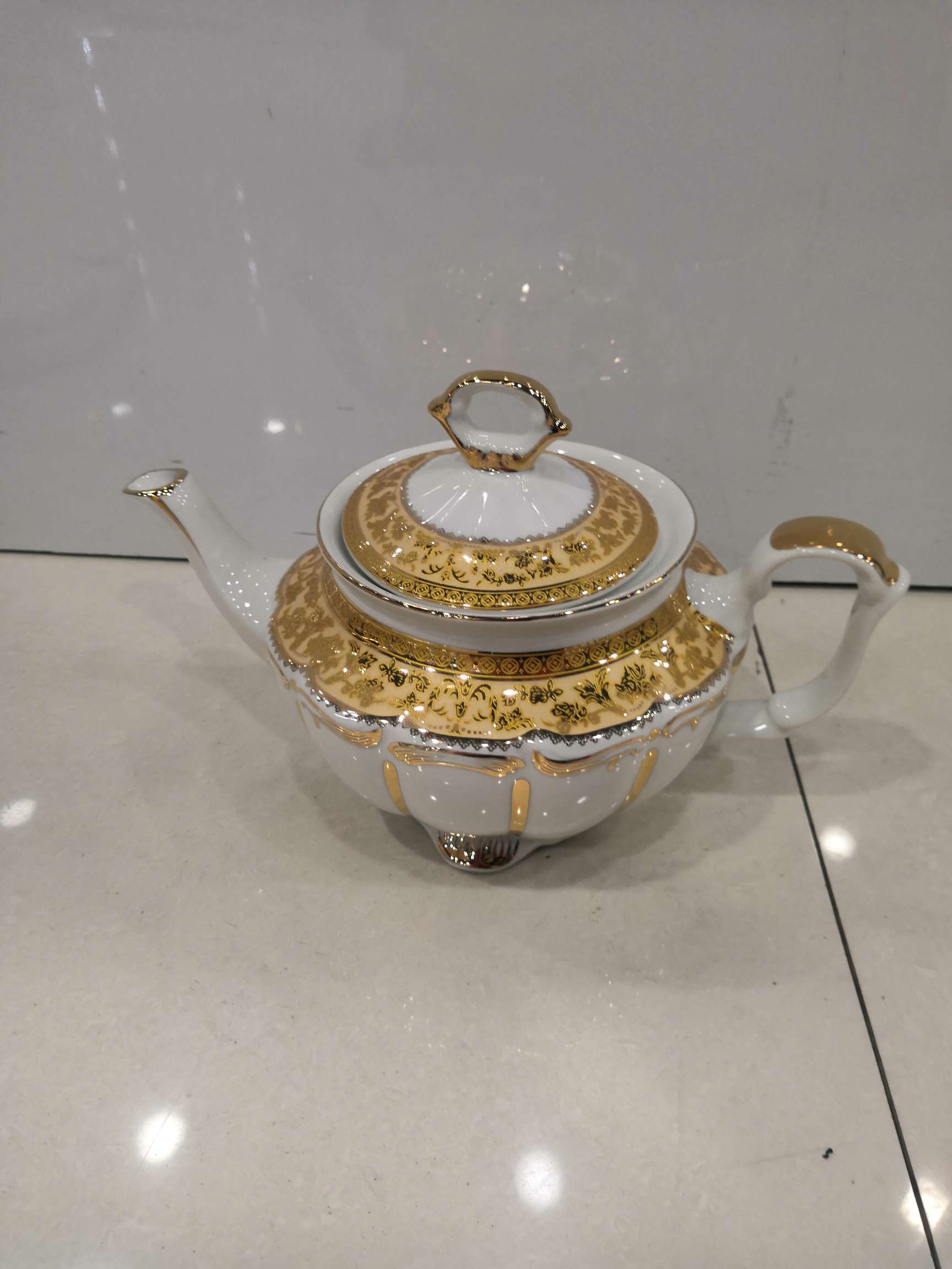 Dingmei Ceramics Golden Water Bottle Specification image