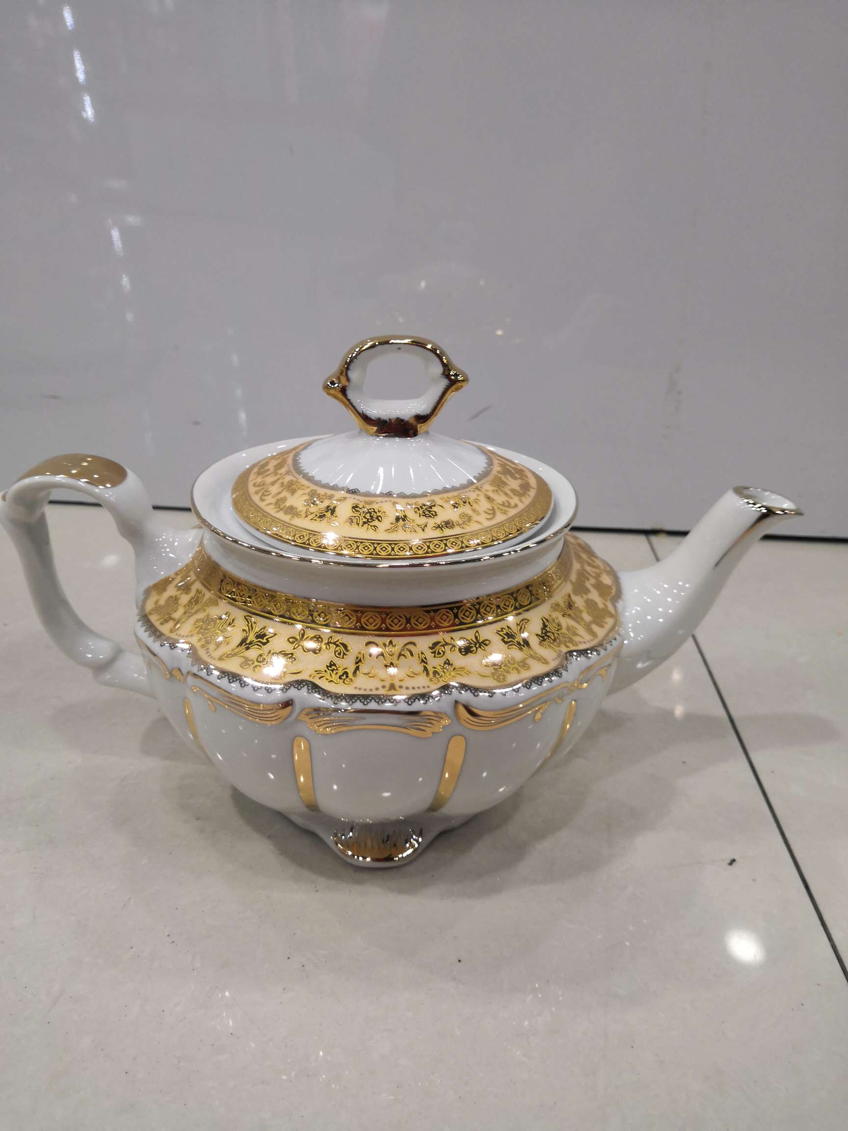 Dingmei Ceramics Golden Water Bottle details Picture