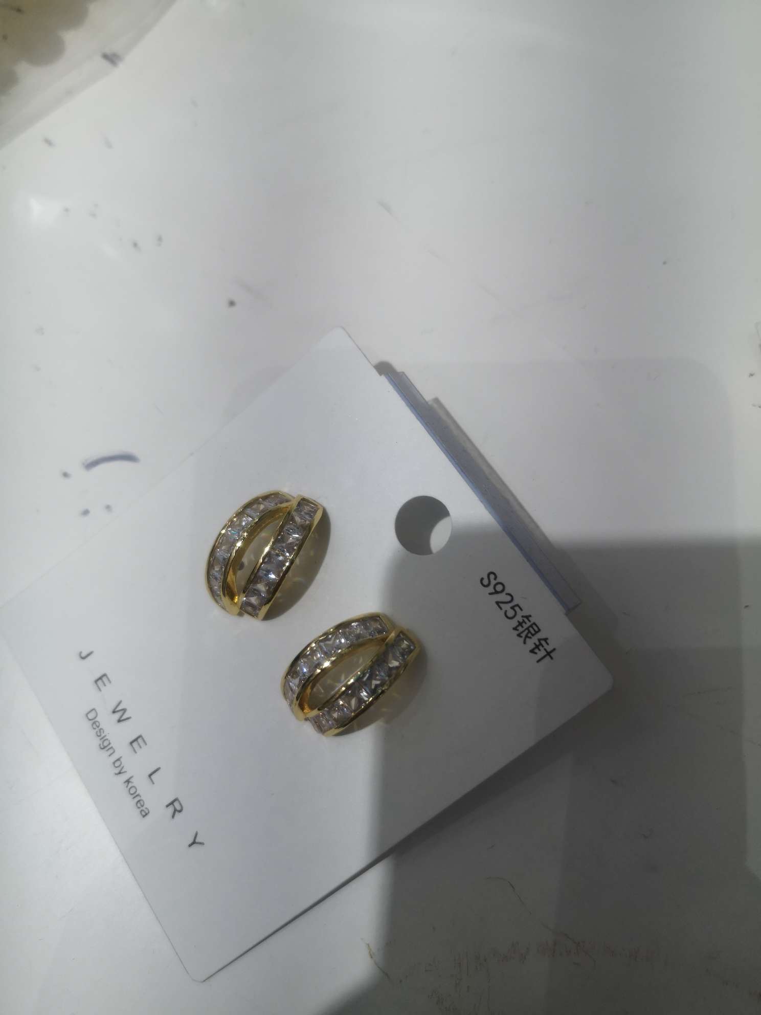 Golden earrings thumbnail