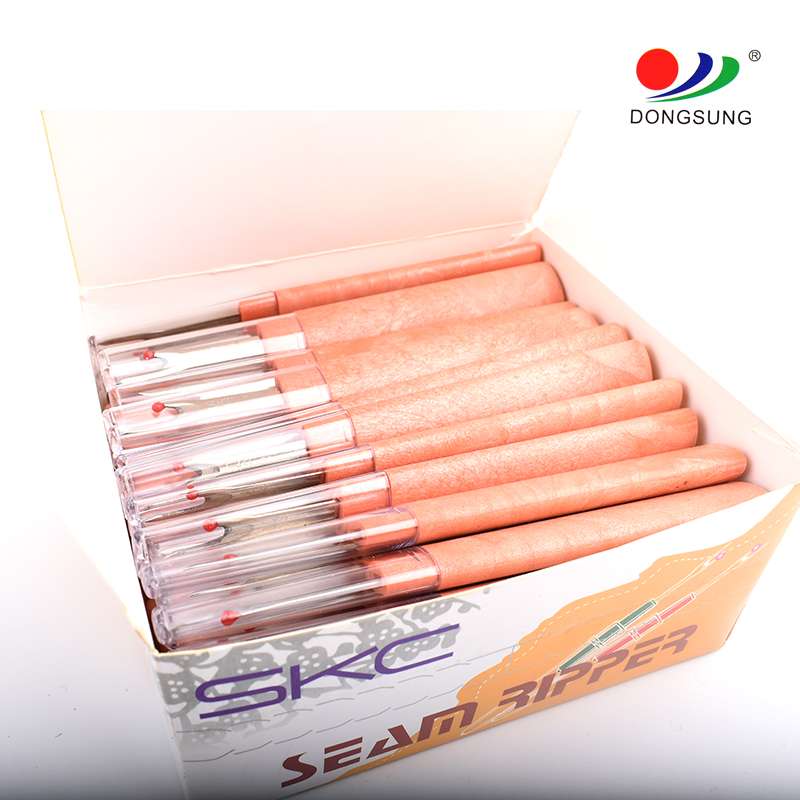 Sewing machine accessory thread removal knife