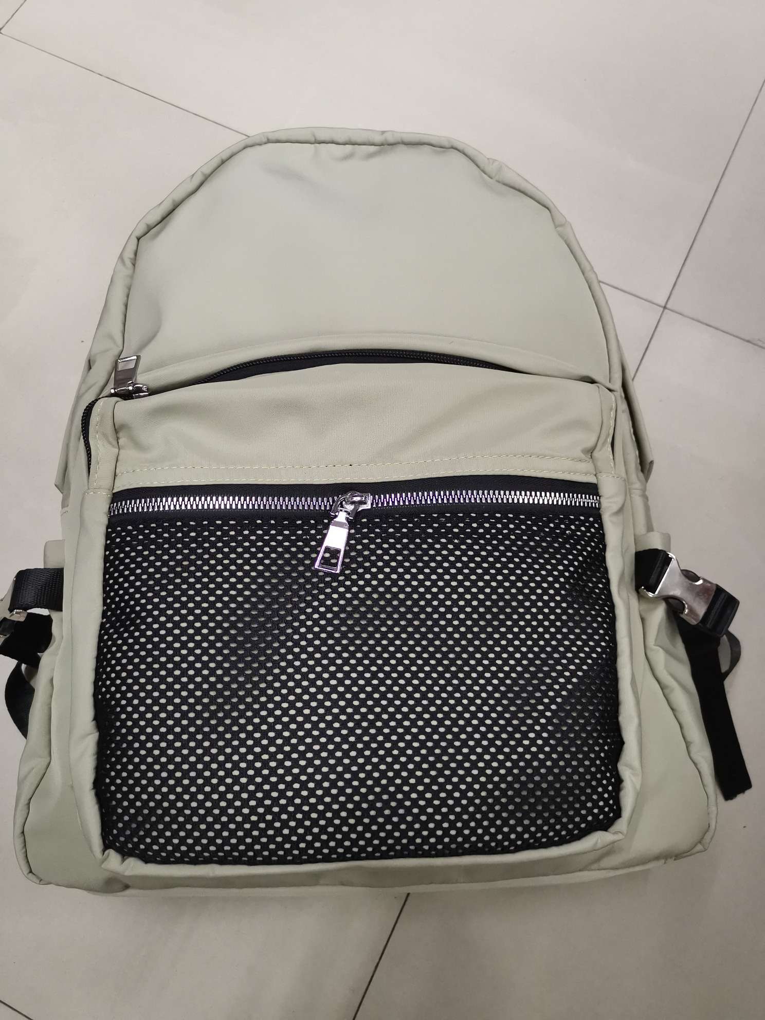 Pocket mesh backpack