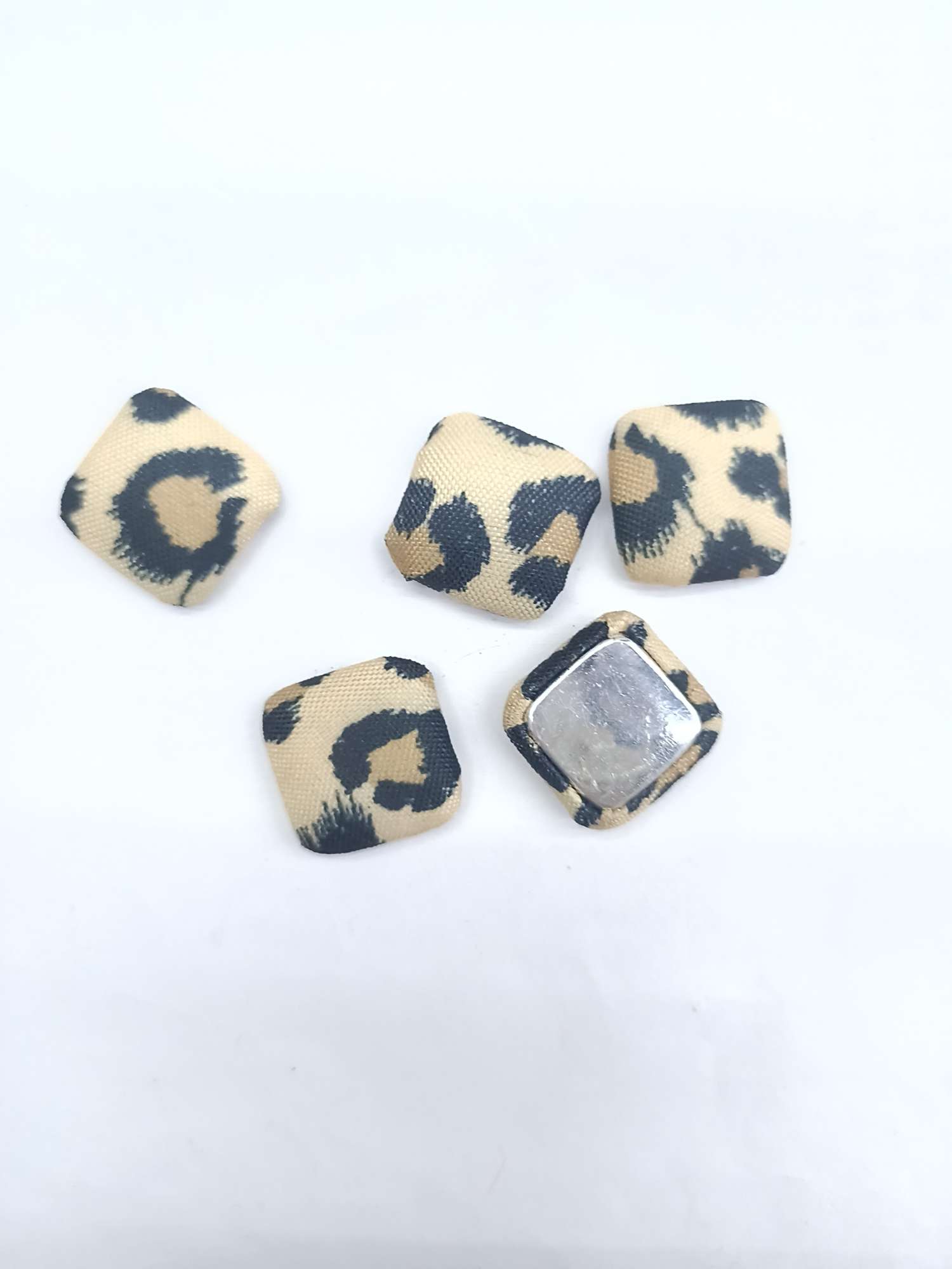 1.6×1.6四方豹纹布产品图