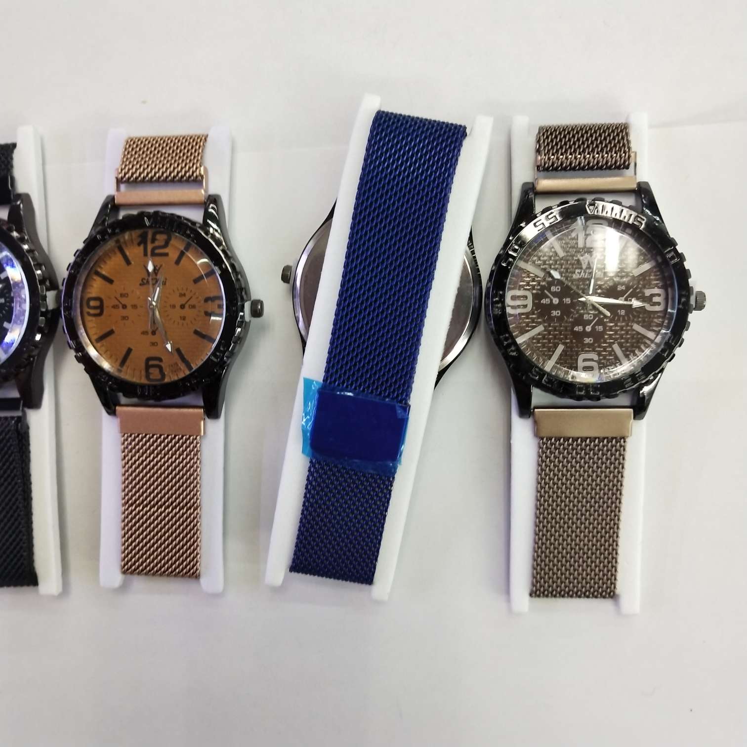 时尚大气磁铁表四色成人手表金属表细节图
