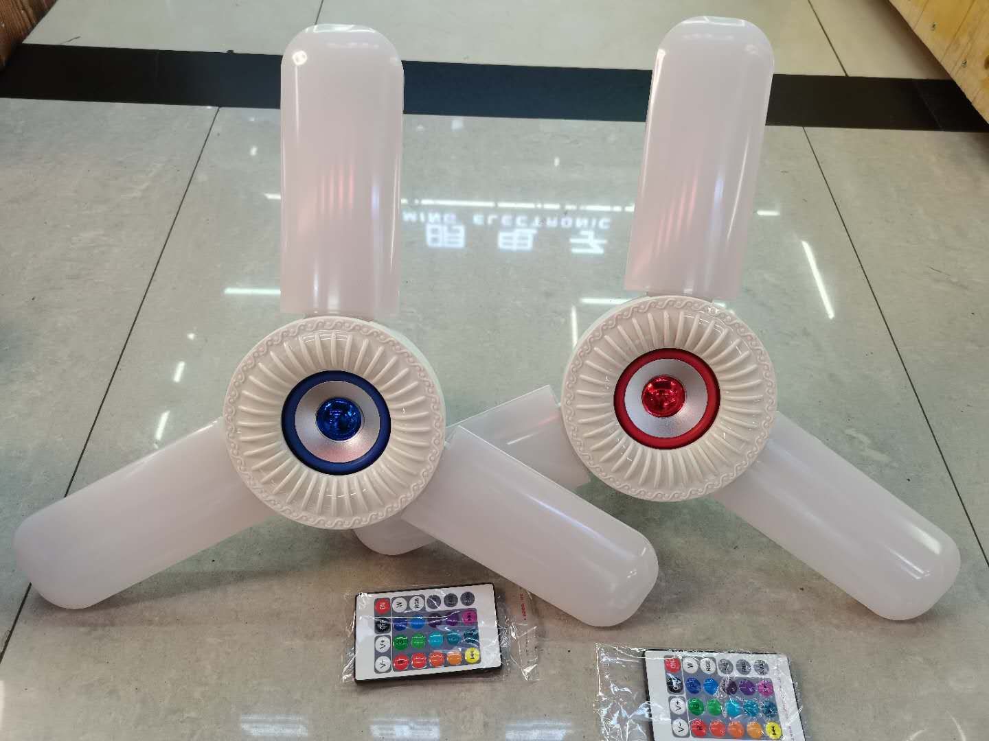 Bluetooth color three - leaf lamp thumbnail
