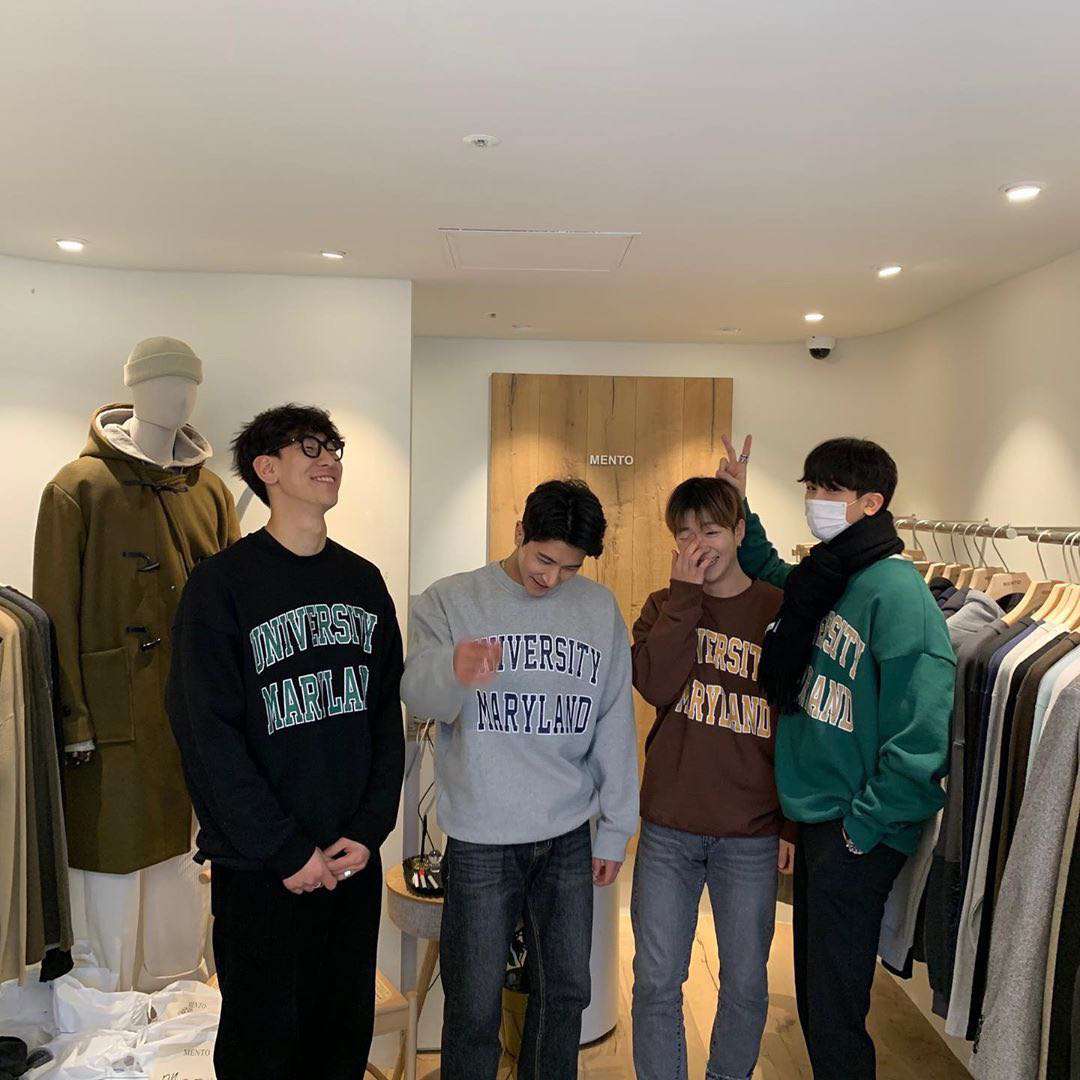 yuan Dongdaemun, a Korean agent, offers a new style of loose-fitting hoodie with a chest letter print, round neck, pullover and long sleeves for couples details Picture