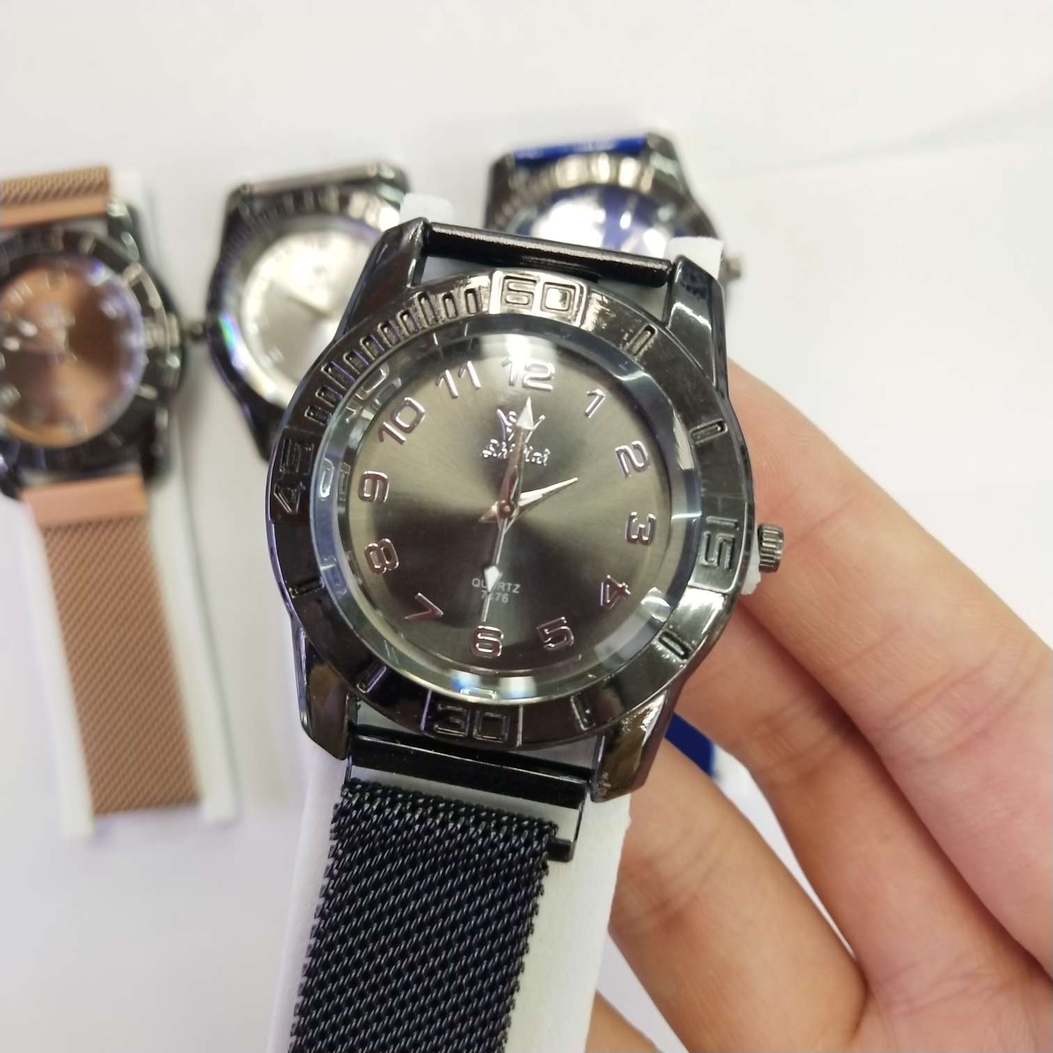 精品时尚大气简约磁铁表成人手表男表女表产品图