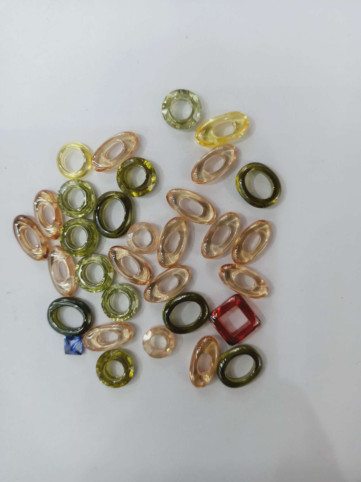 Multicolored zircon with rounded edges thumbnail