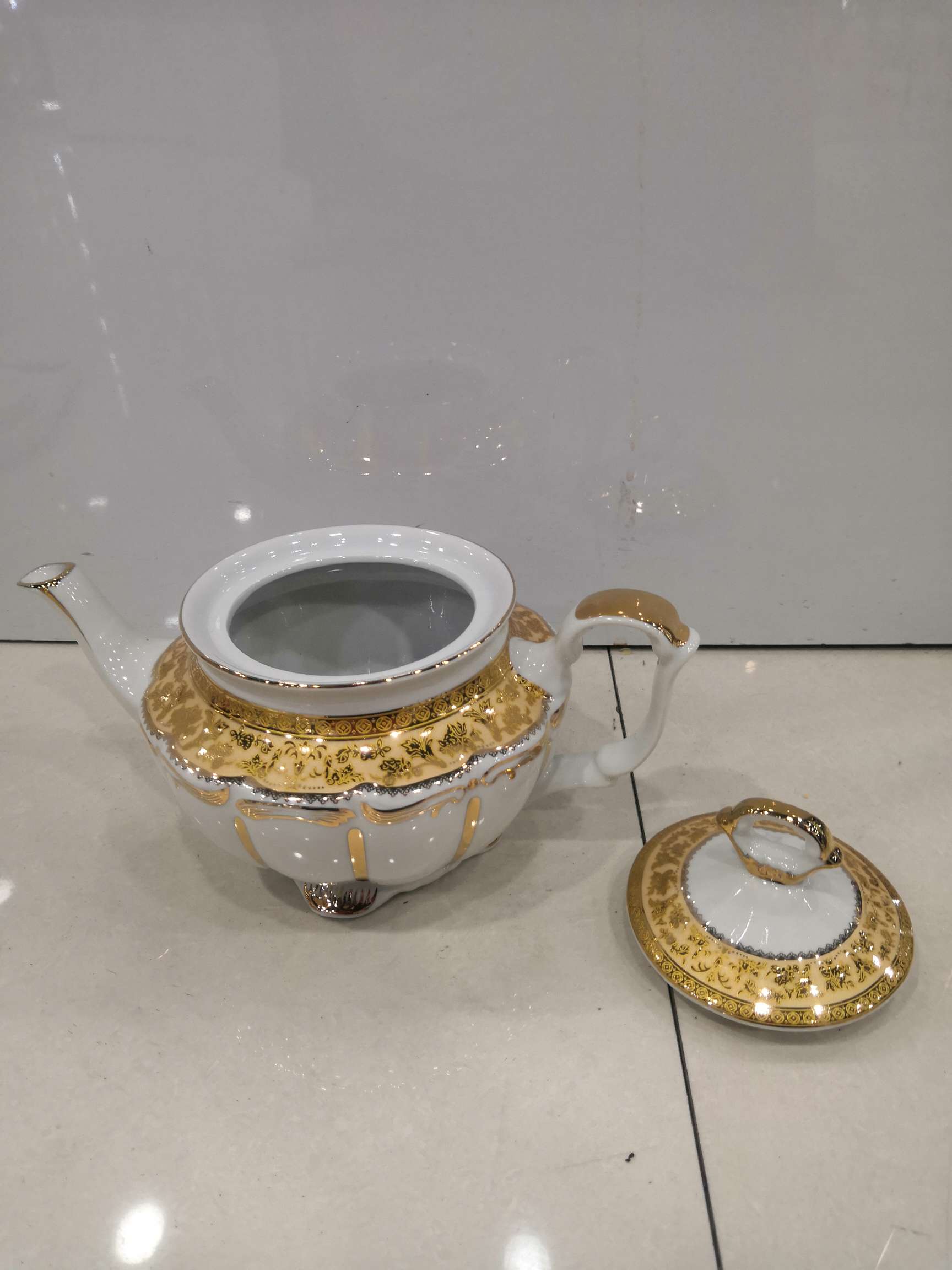 Dingmei Ceramics Golden Water Bottle Application Scenario