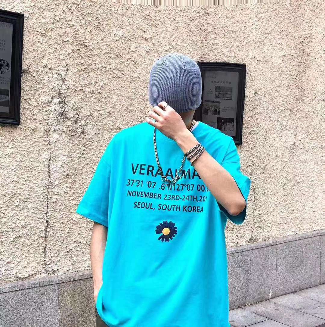 Men's short-sleeved T-shirt, a trendy summer Korean version, 2020 new ins loose student half-sleeved T-shirt with small daisies on top