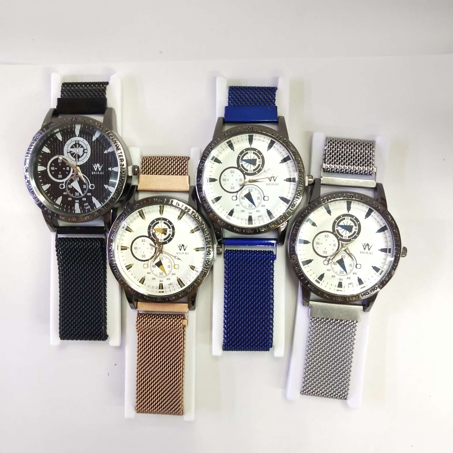 四色大表盘金属简约精品时尚磁铁表成人手表