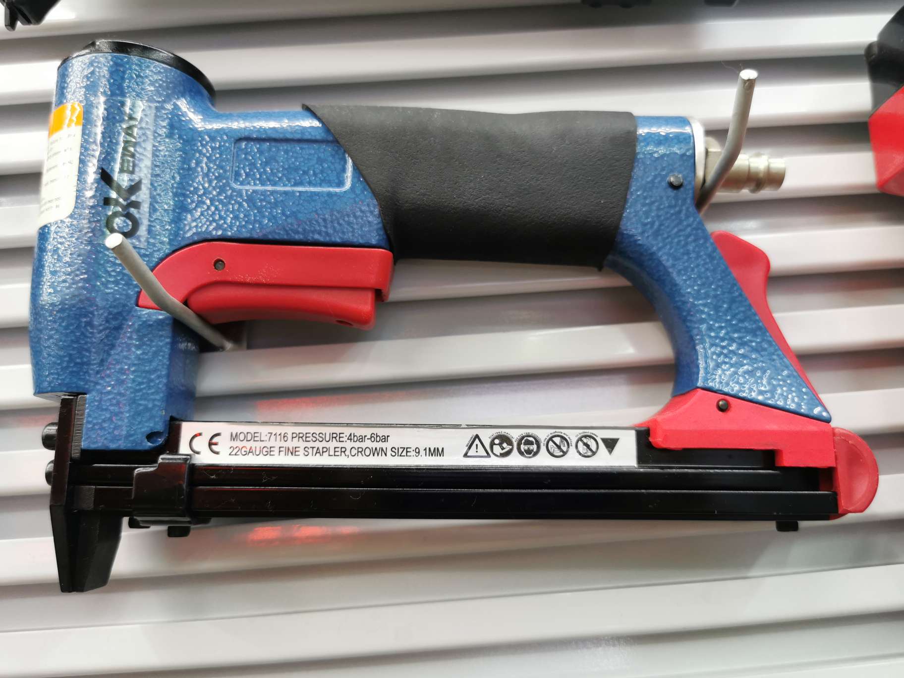7116 pneumatic nail gun thumbnail