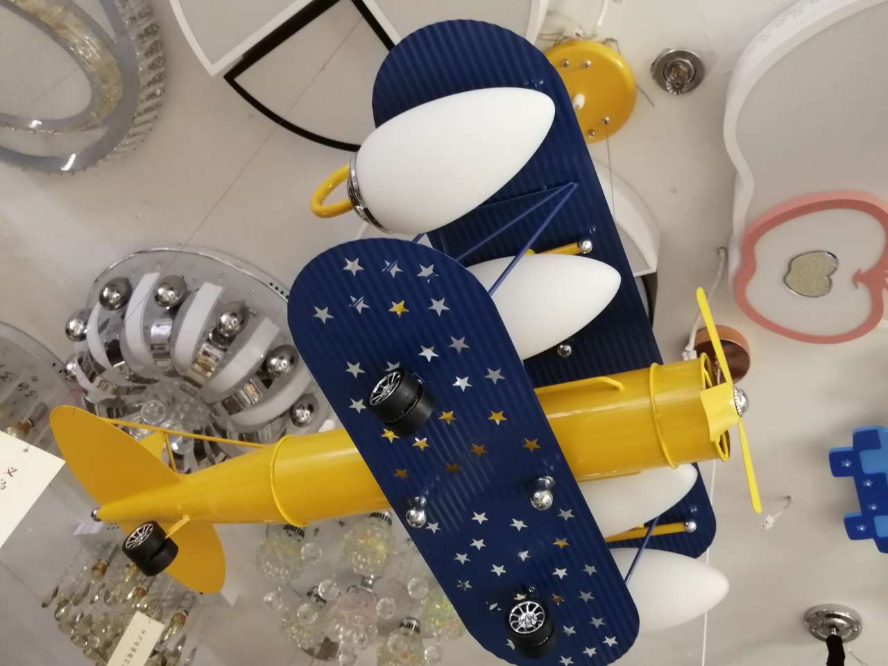 Selected modern creative design Tongtongle airplane bedroom living room chandelier