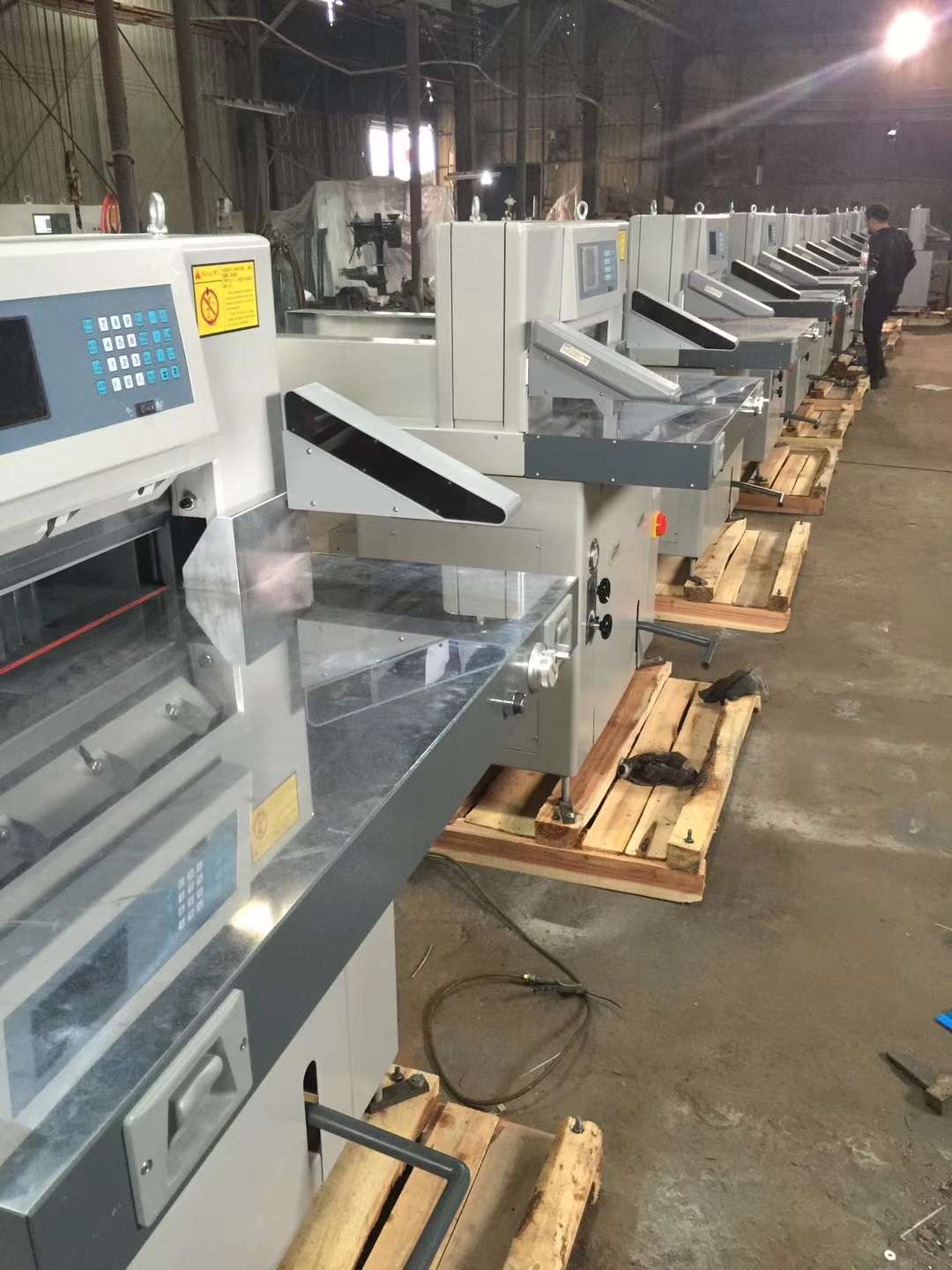 程控切纸机细节图