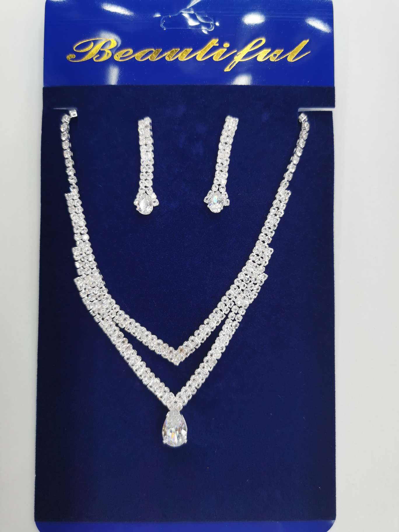 European-style necklace and earring set