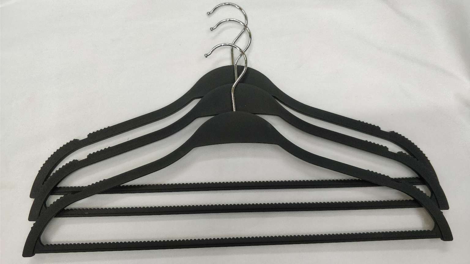 6255160 pu lacquer coat hangers thumbnail